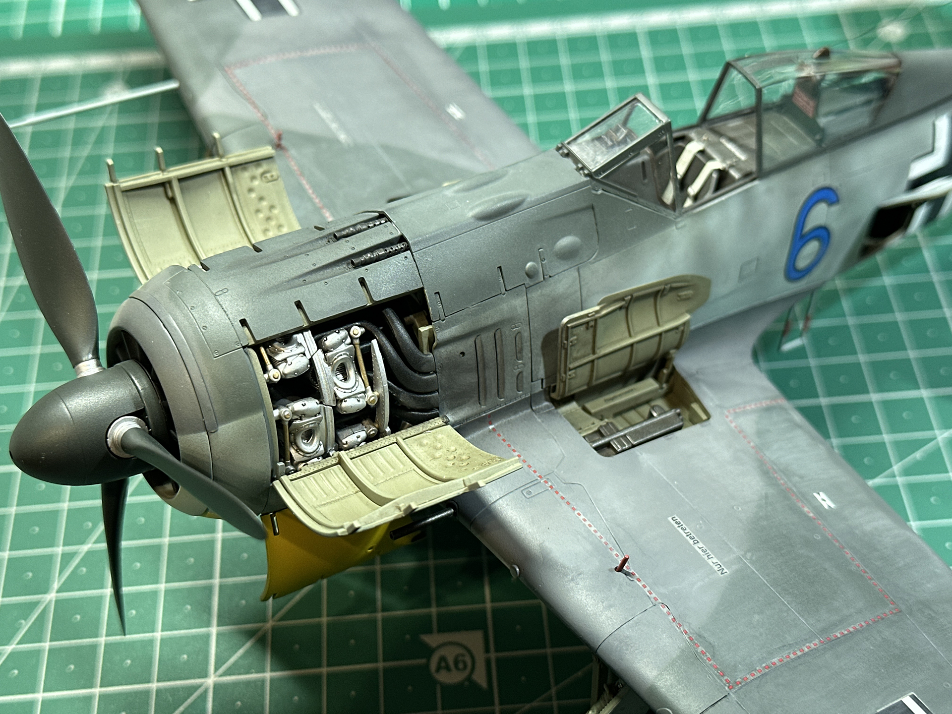 排気汚れとスス汚れを描き込みました