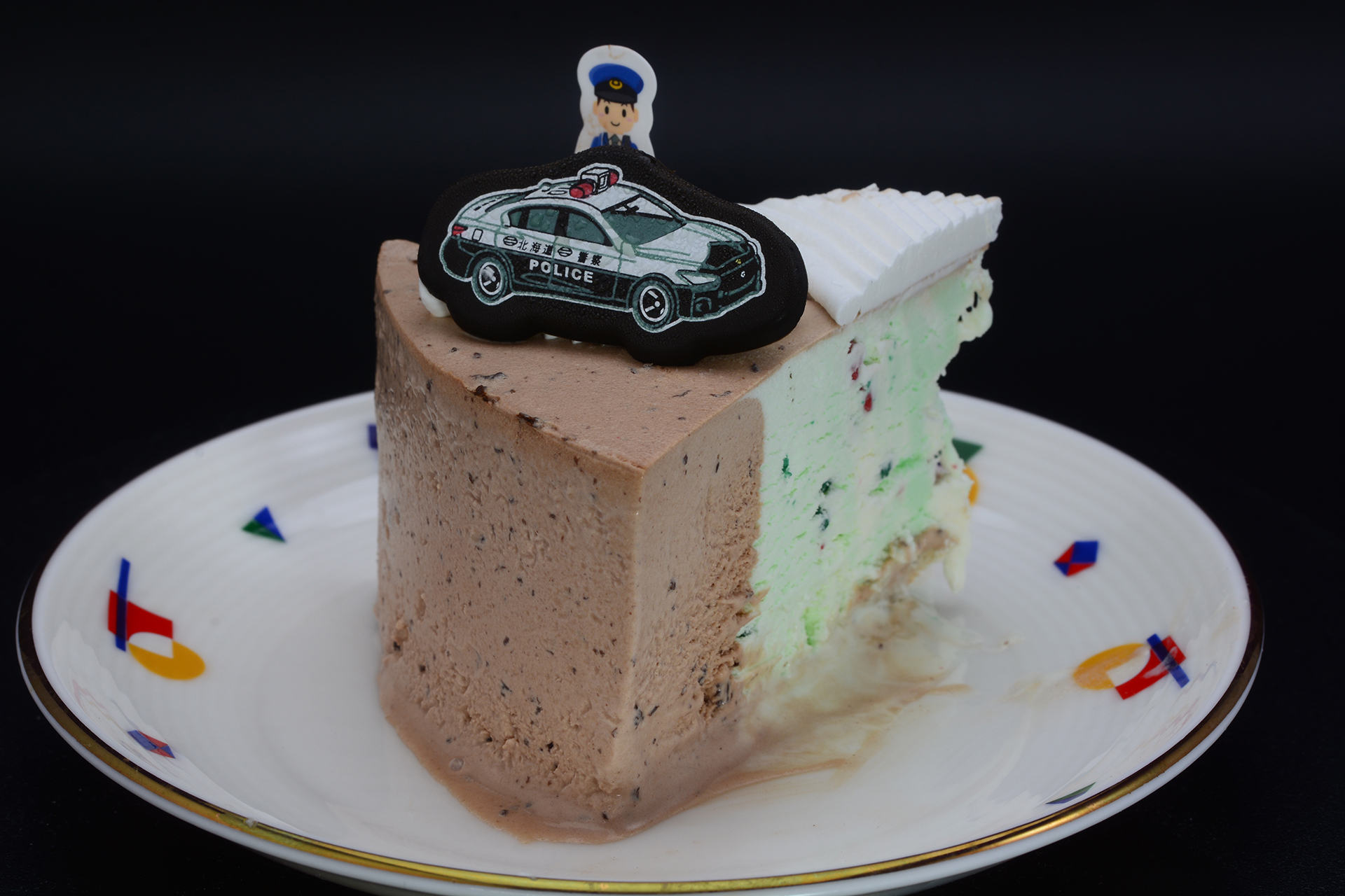 中から現れる「ポッピングシャワー」。キャンディーの歯ごたえがアクセントになっておいしさが増す