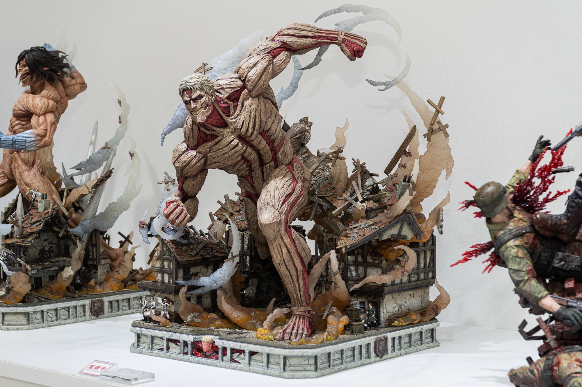 硬質な皮膚で覆われた全身を再現