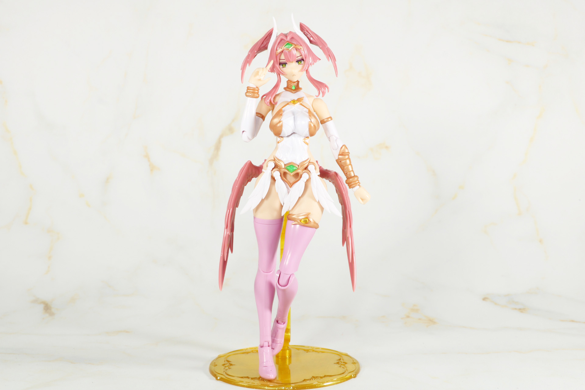 表情によってコミカルな雰囲気にもなる