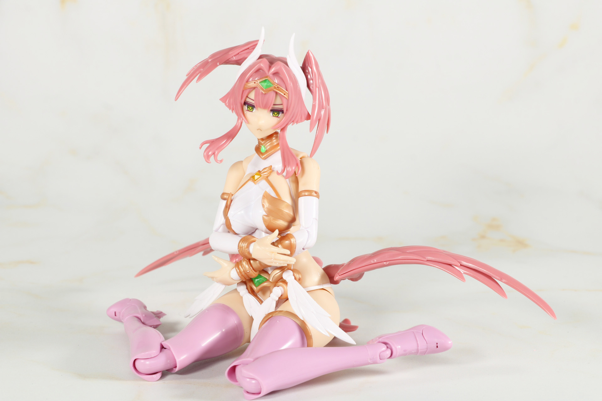 座り込んだ姿勢も可能