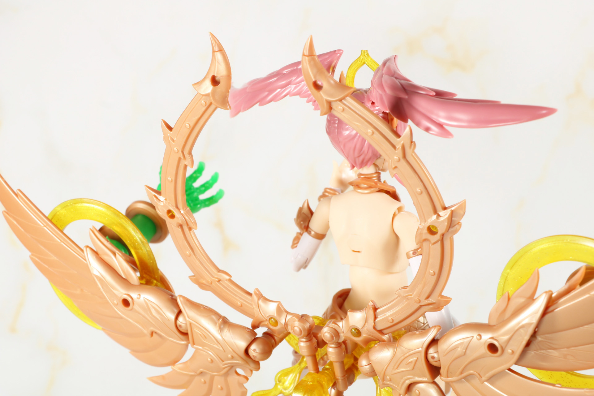 背中の装飾もショーテルも存在感抜群