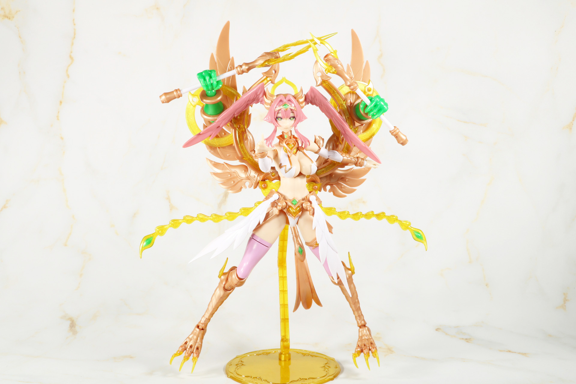 両刃槍を持ったポーズ