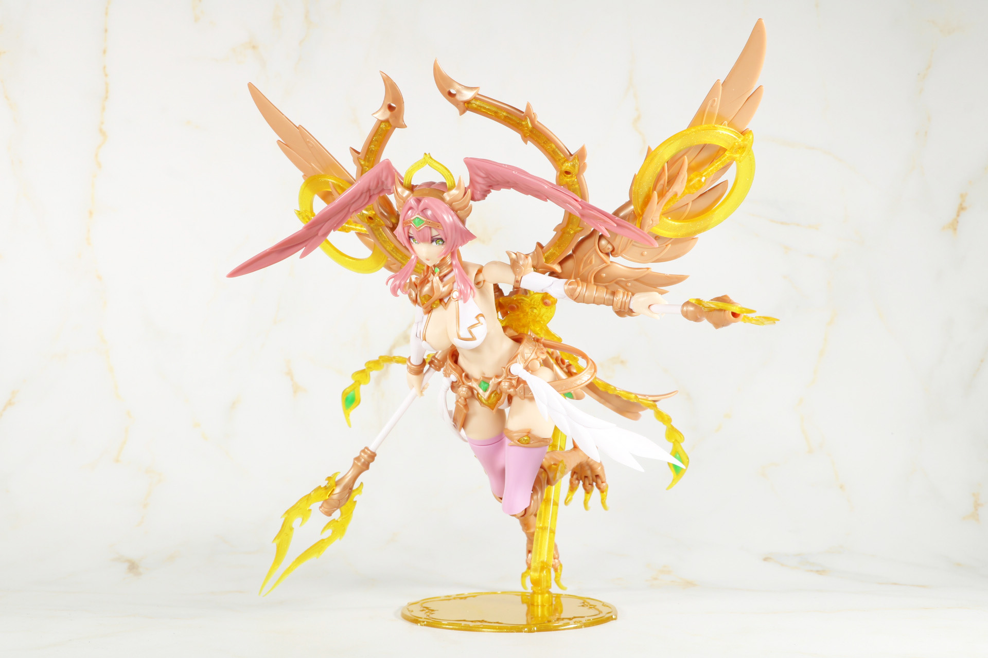 前かがみのポージングでもしっかりと台座が保持