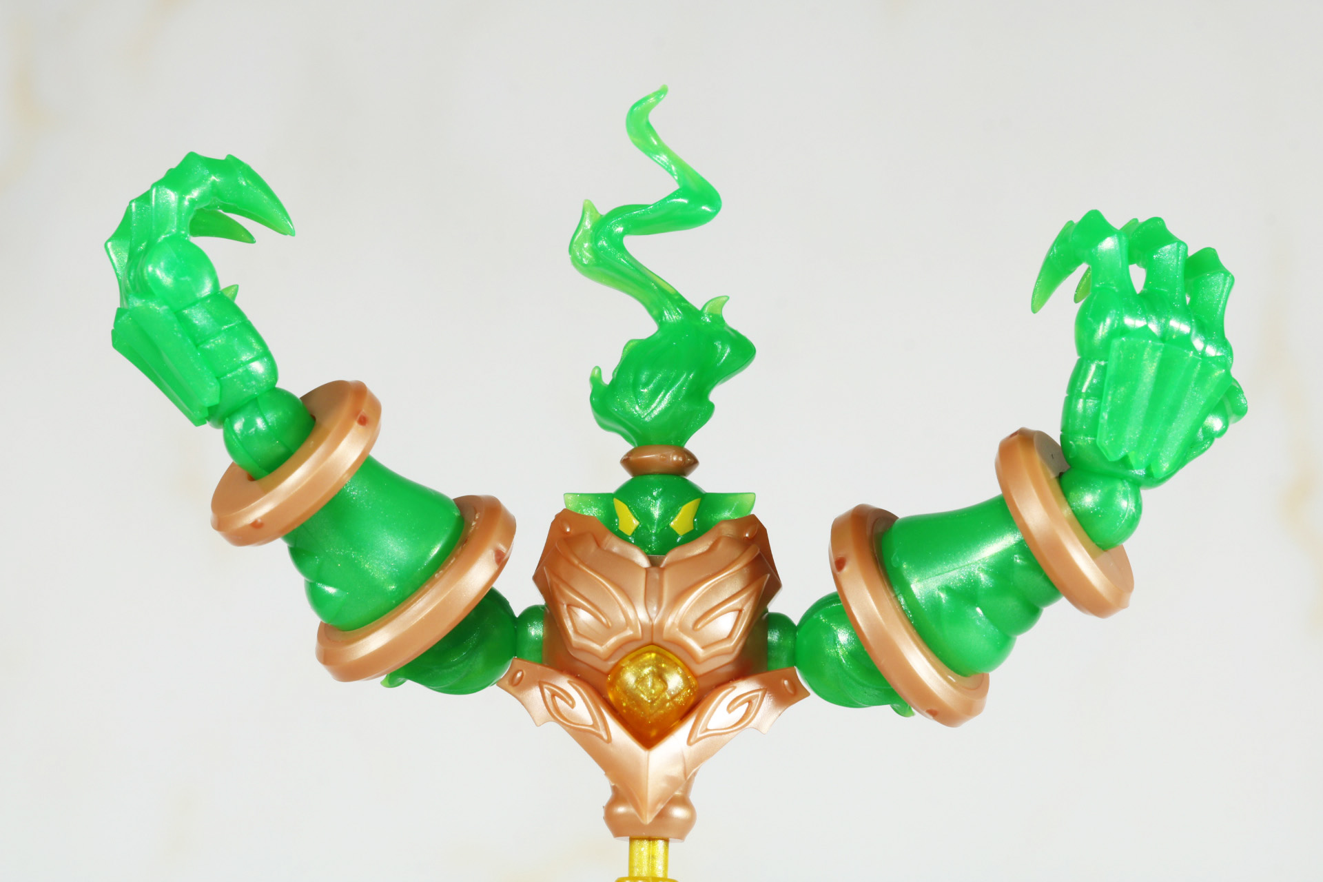 魔人型使い魔はアクションポーズを取ることができる