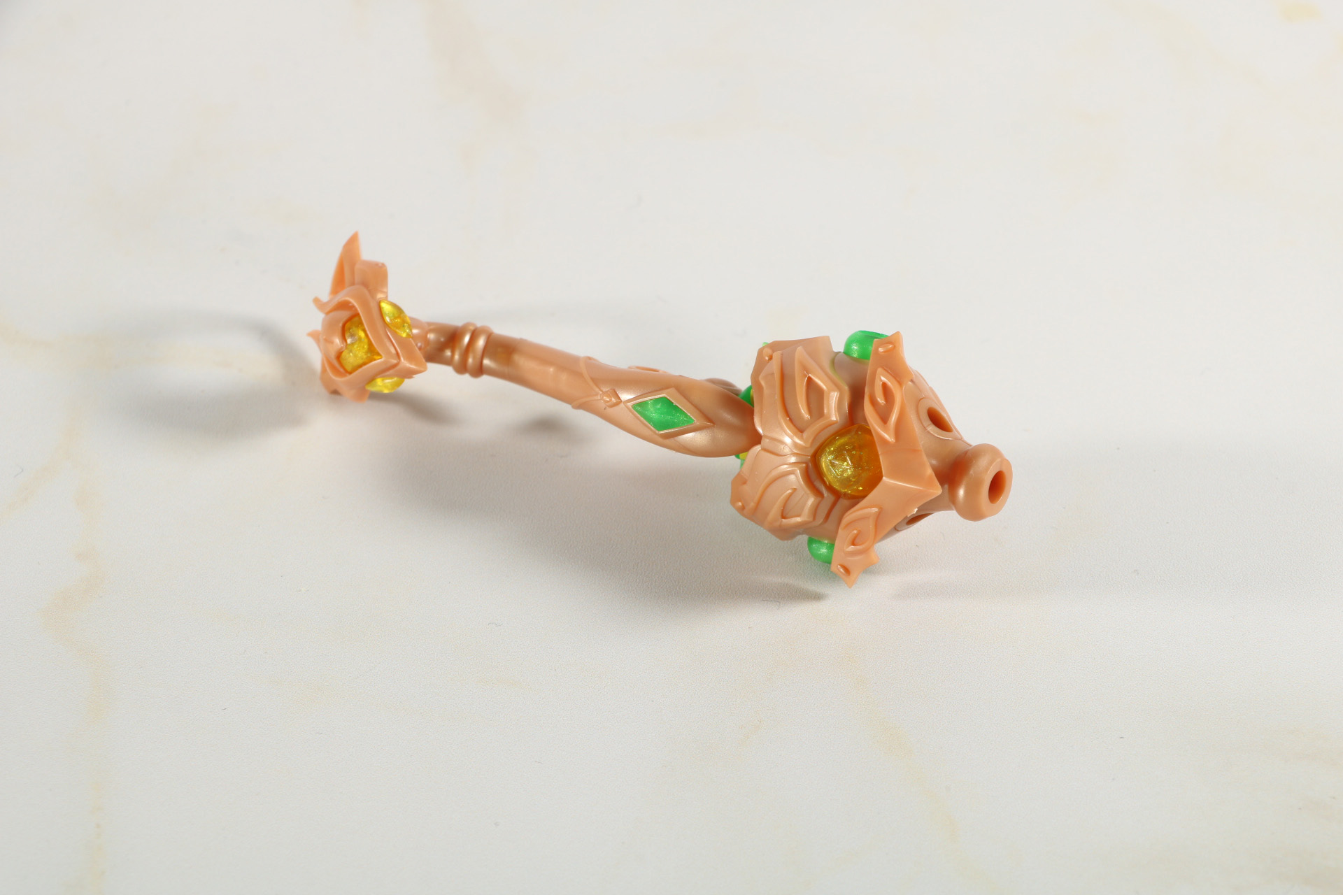 尾羽パーツの一部、魔人型使い魔の胴体、ネックレス