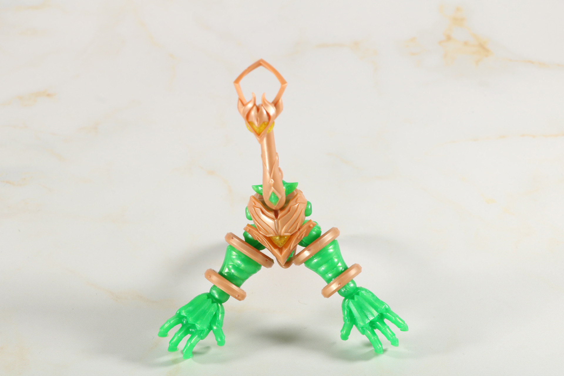 魔人型使い魔の両腕、胴体パーツ、ジョイント、尾羽パーツの一部