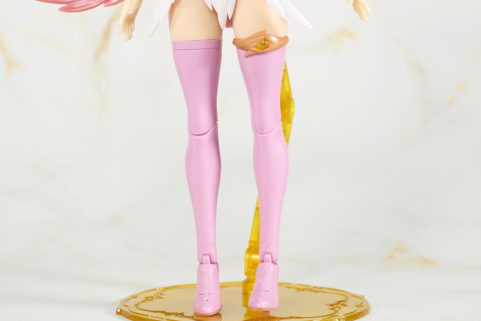 脚部はすっきりしたデザイン