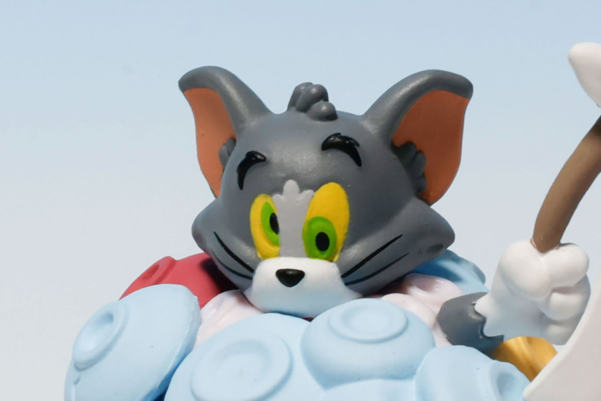 目が回っているトム