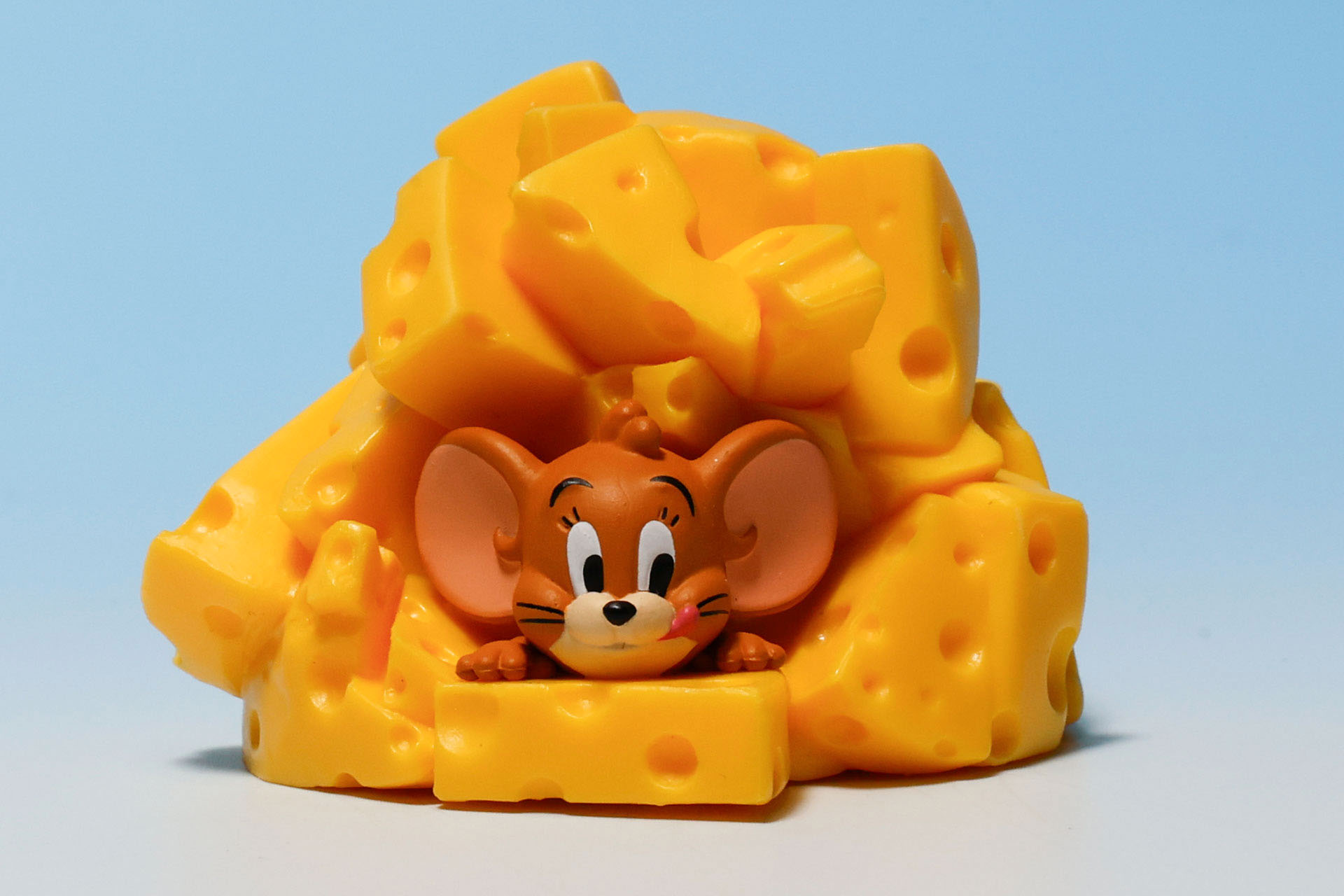 チーズに埋もれているジェリー