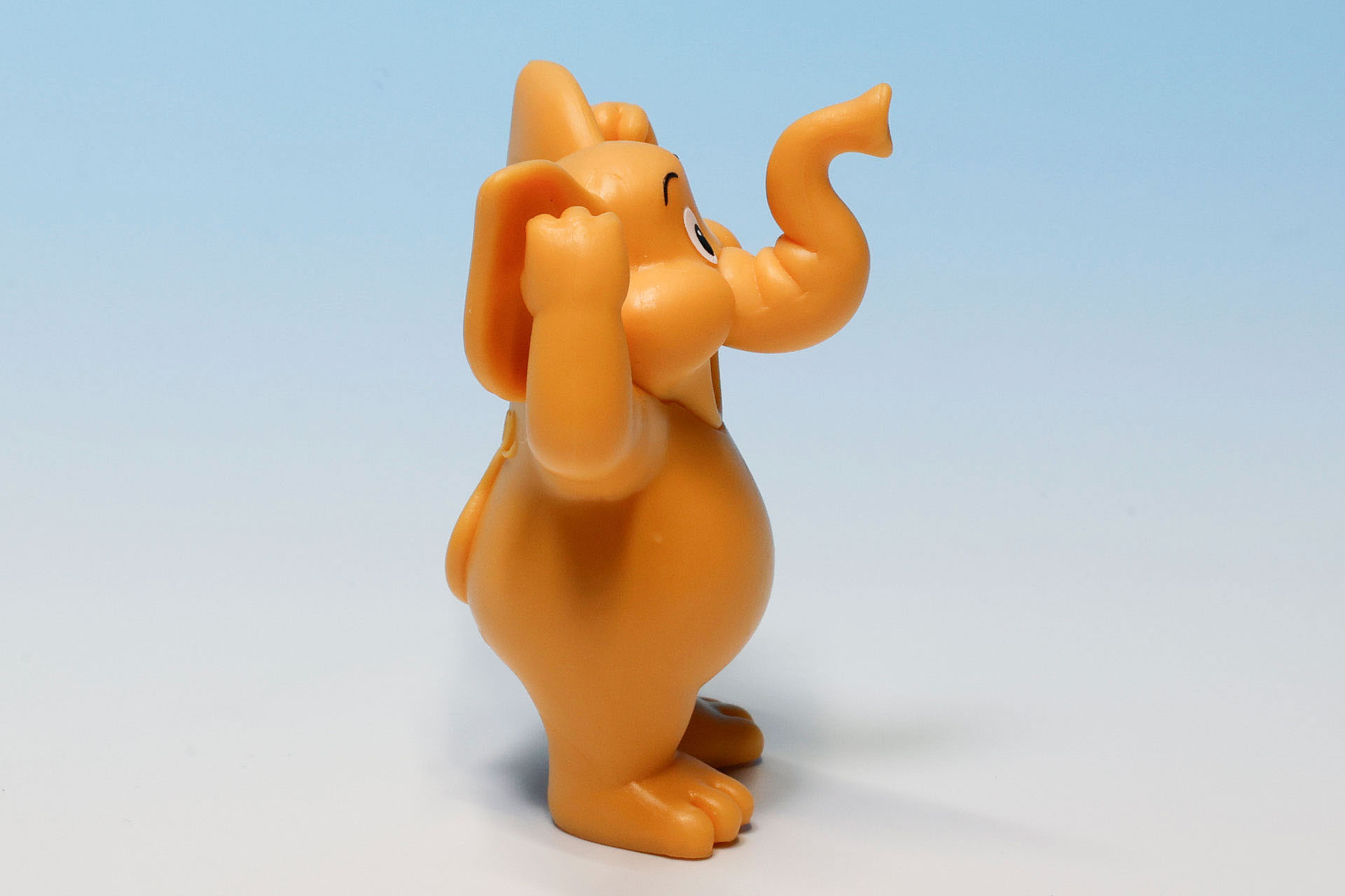 お腹周りはぷっくりしている