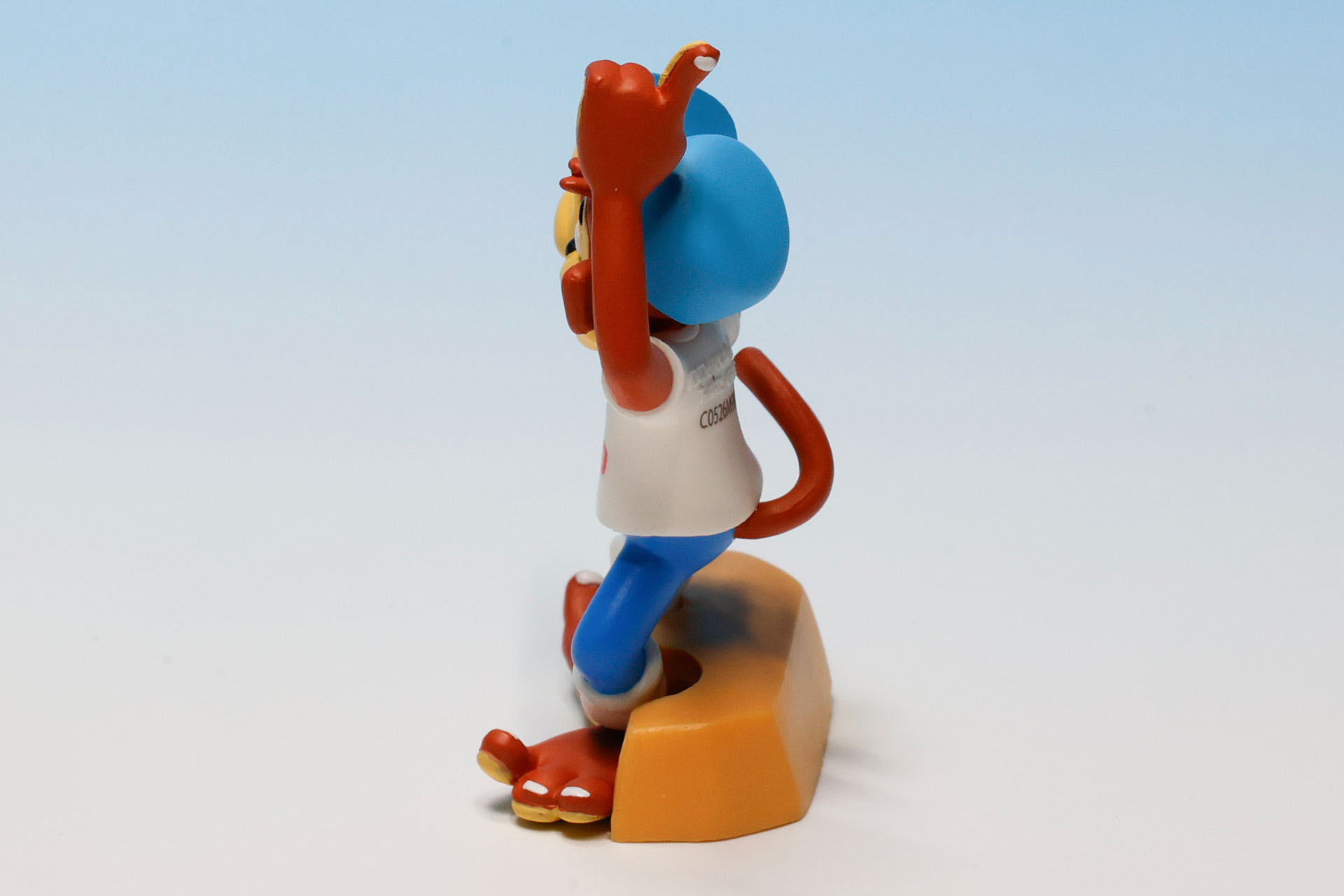 自立させるのが難しい場合は、付属のスタンドを使おう