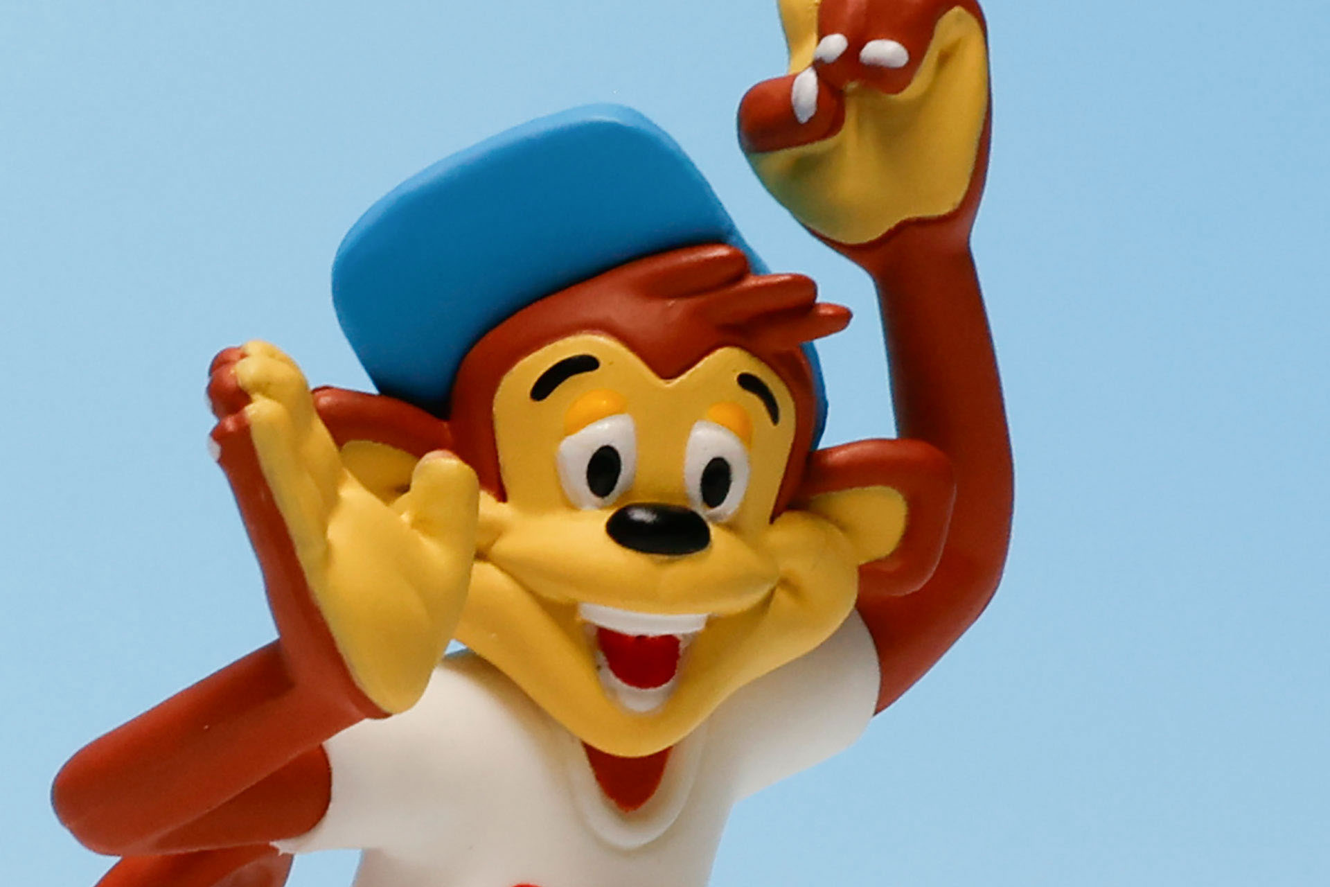 今にも声を掛けてきそうだ