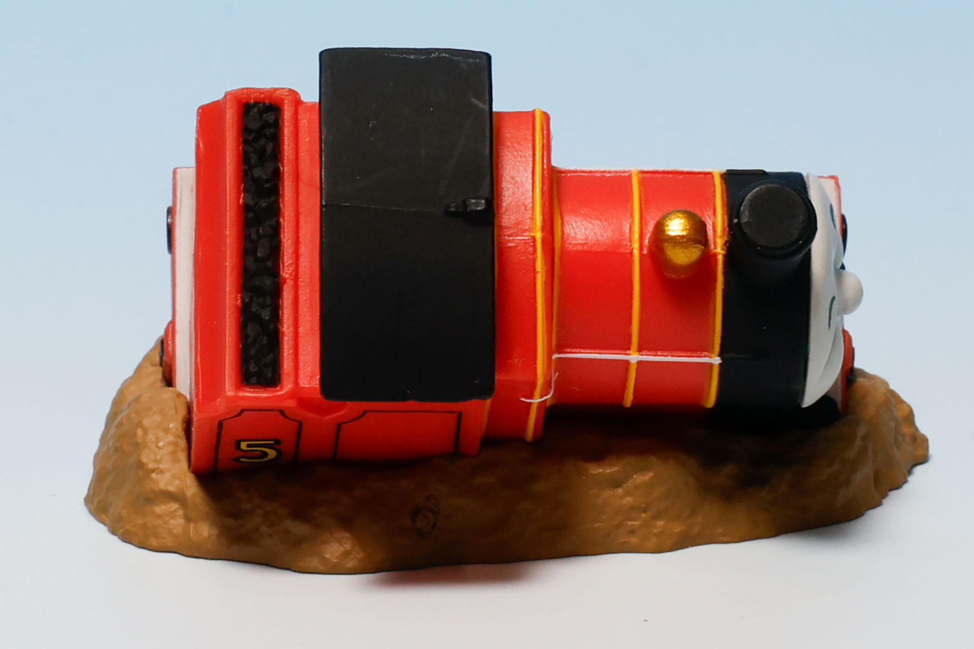 こちらから見るとほぼ真横だ