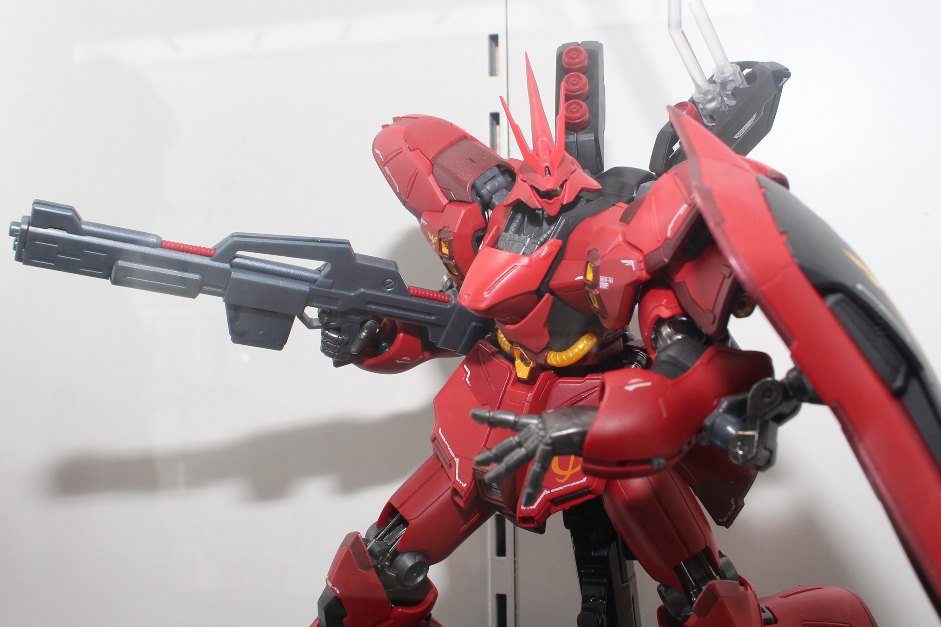 シャア最後の搭乗機体であるサザビーを立体化