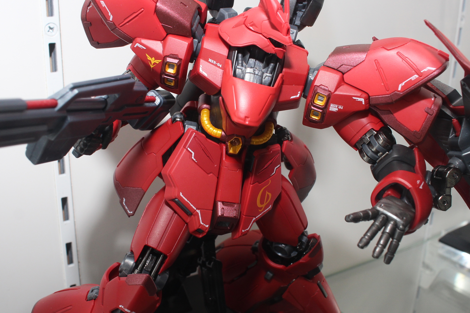 全体のサイズはコンパクトながら、造形全体の密度はかなり高いものとなっている。重量もかなりありそうだ