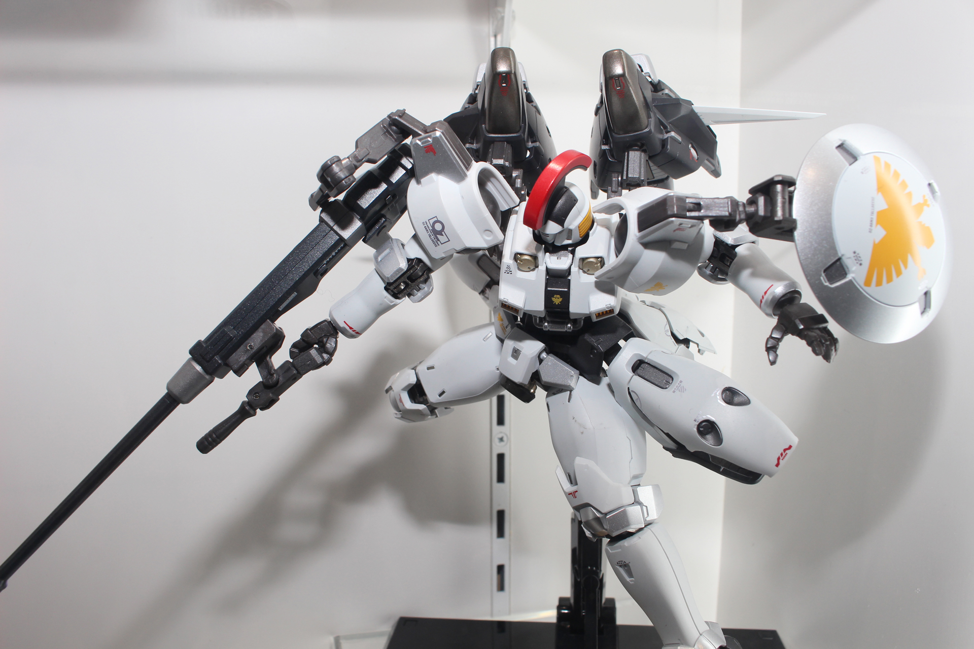 各所には工夫を凝らした可動ギミックを搭載し、自在にポーズが取れる