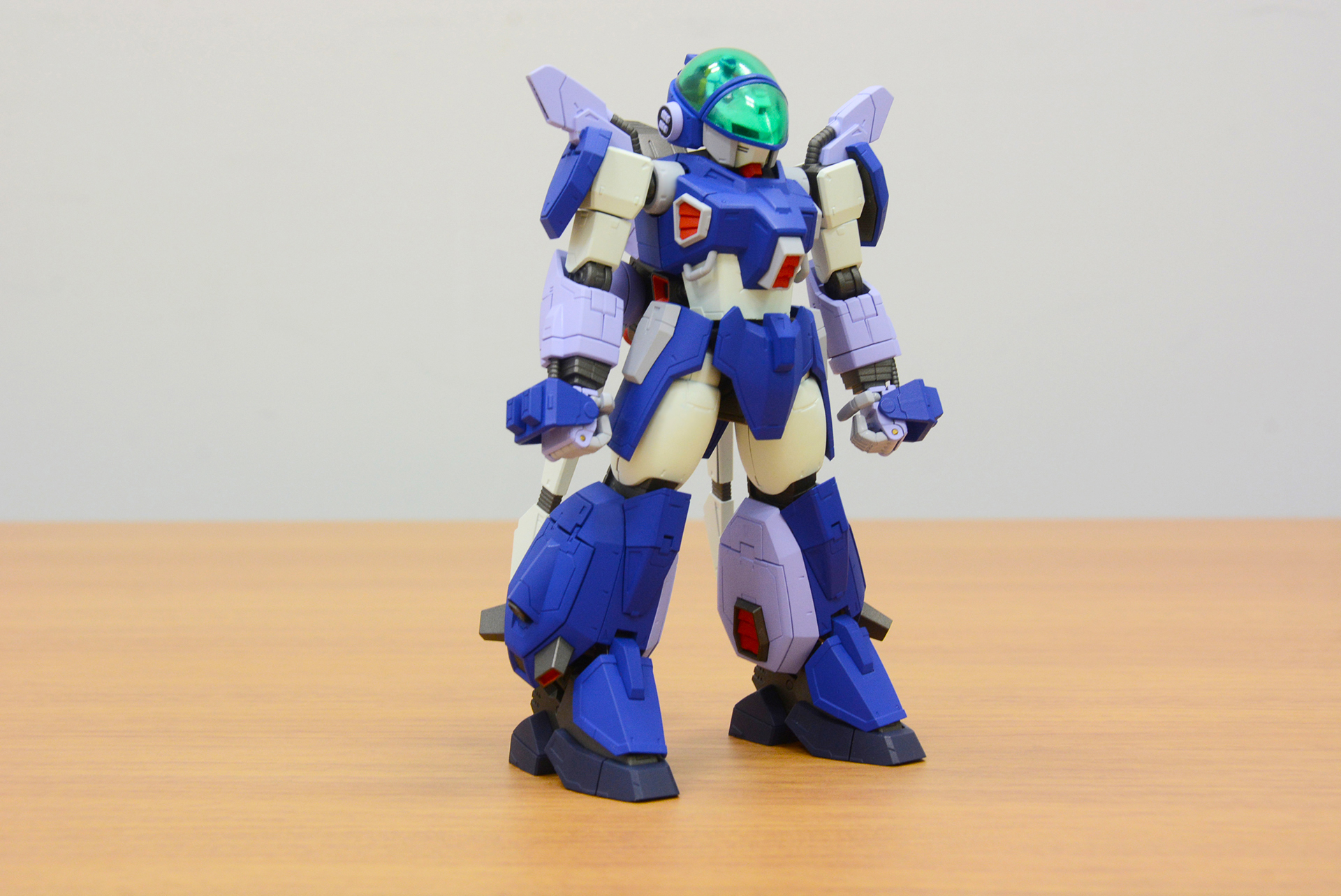 インタビューでは彩色見本を前に話を聞いた