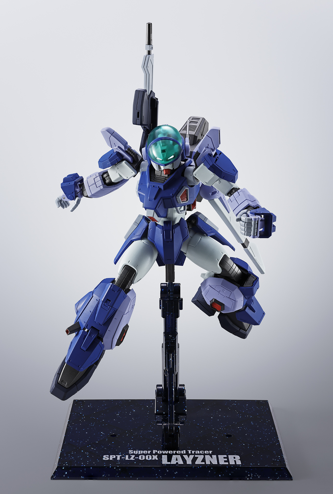 設定画通りに見える立ち姿から、ポーズをとらせるとヒロイックな印象になる。本商品のポテンシャルの高さがわかる