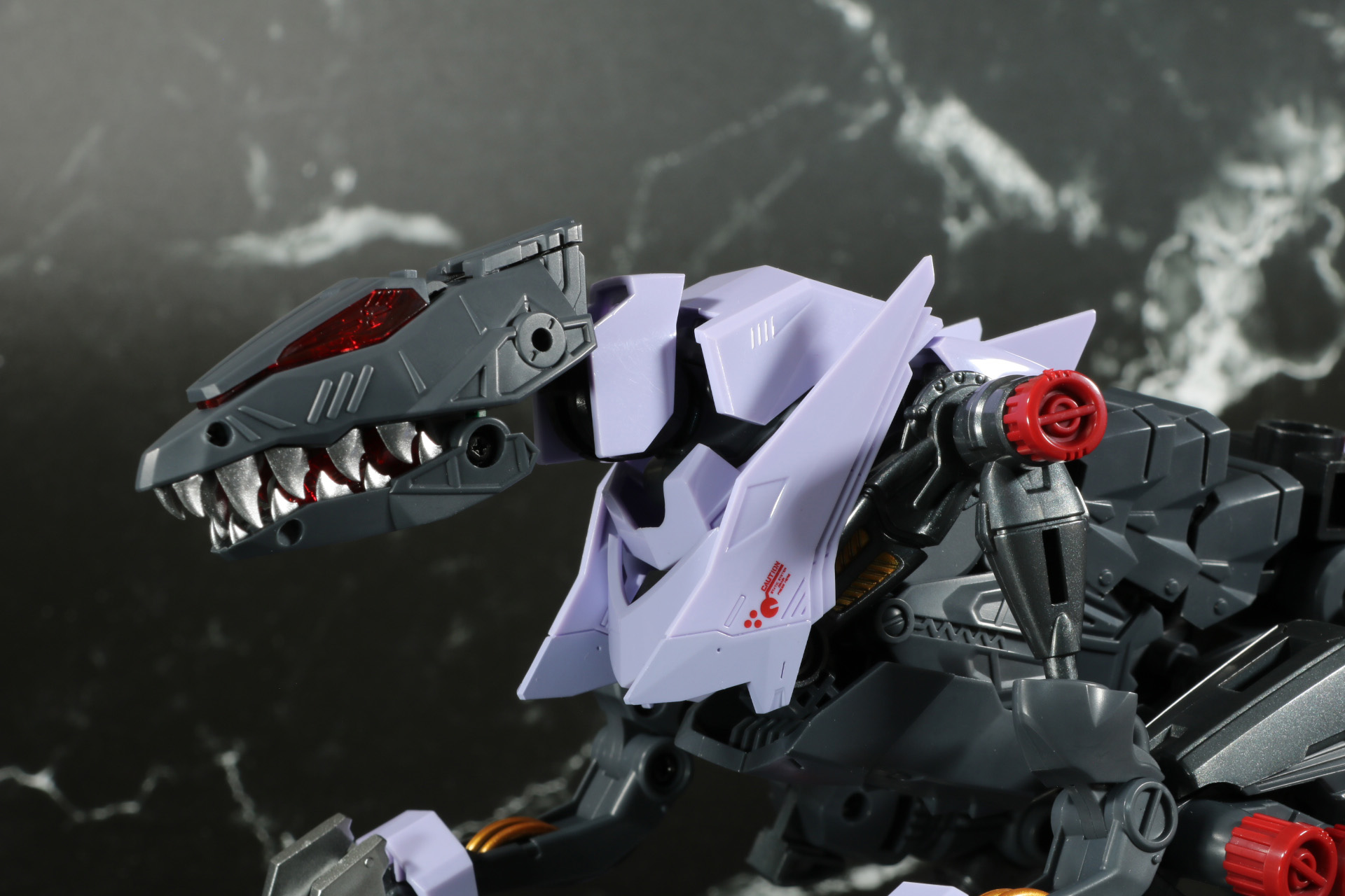 胸部にアーマーを装着