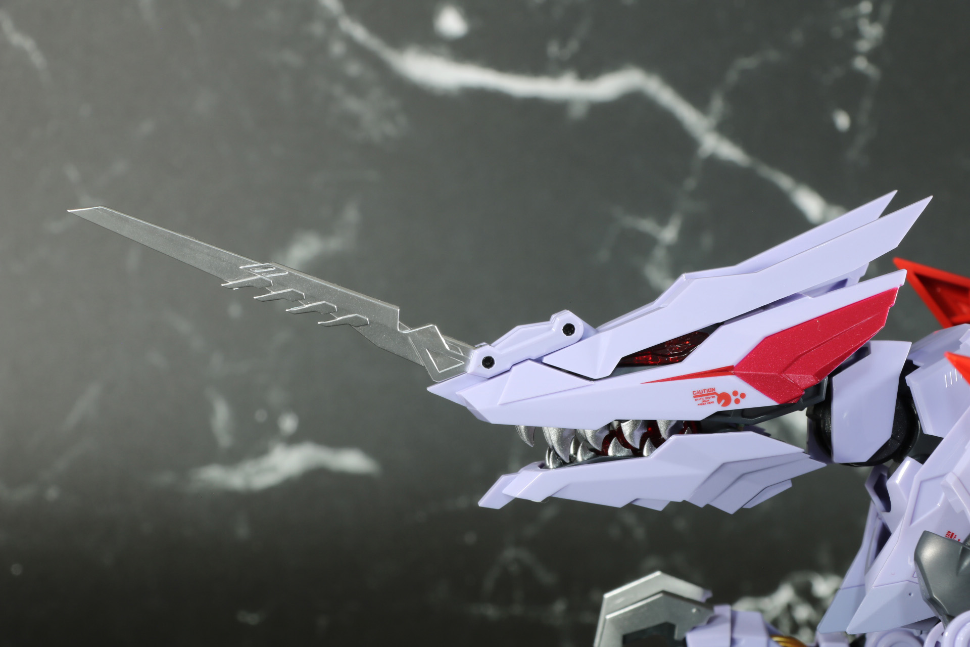 頭部のエクスブレードを展開