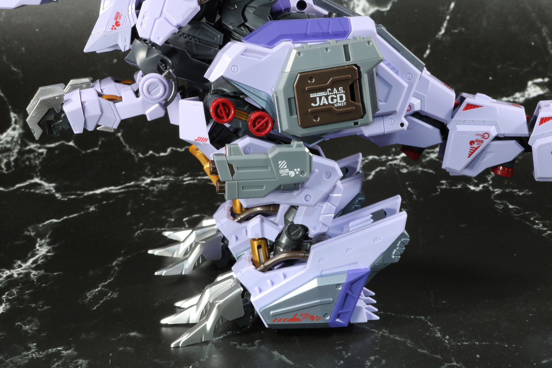 脚部アーマーを装着