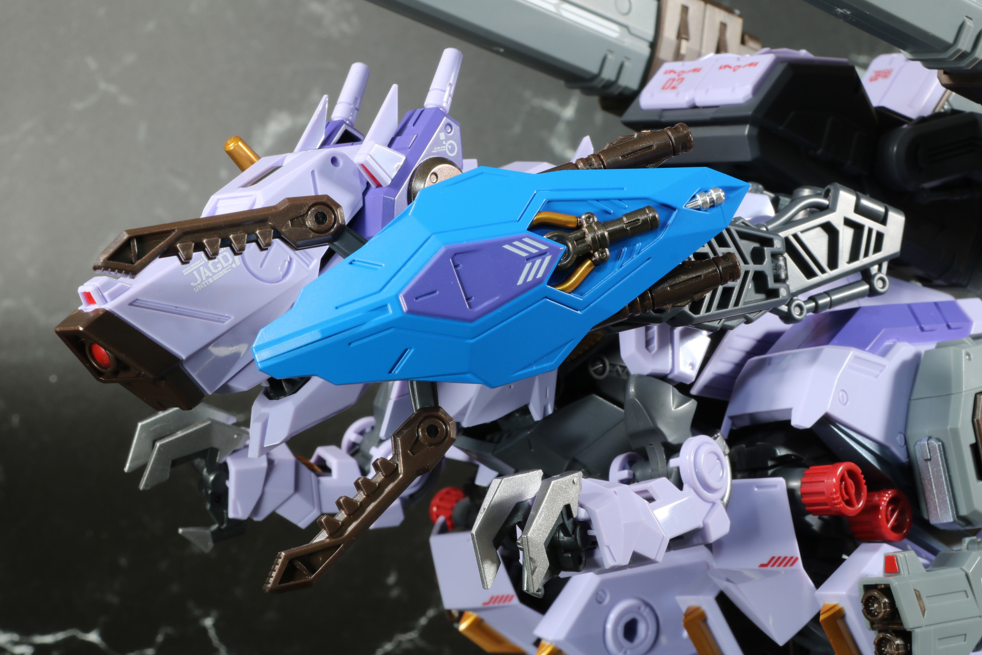 ウェポンシールドは反転することでエクステンドクローを展開可能