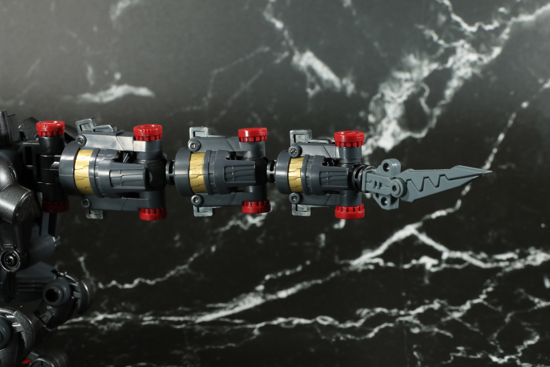 尻尾にアーマーを装着