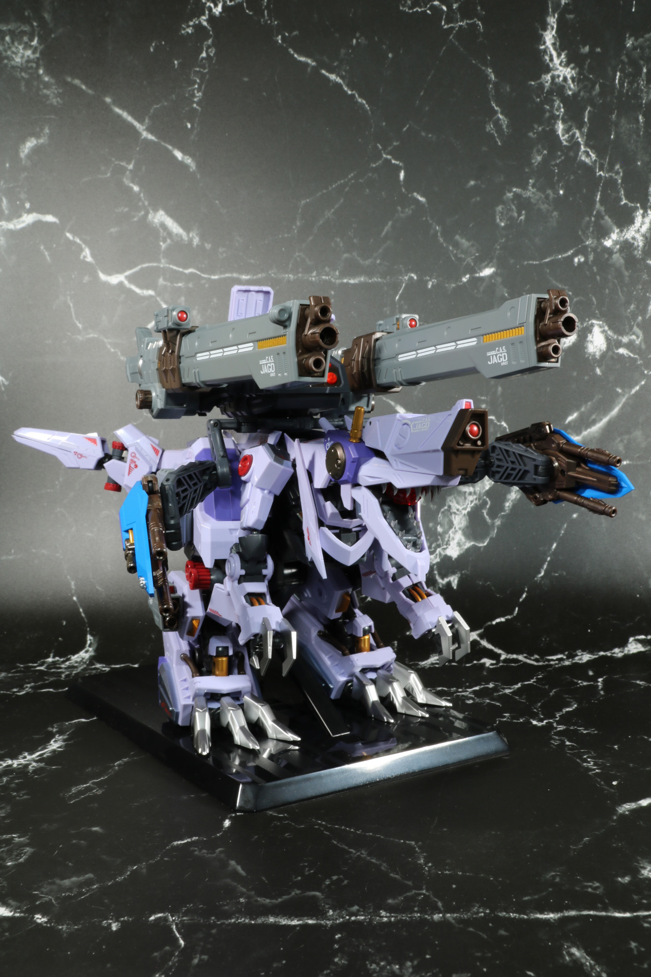 一斉射撃による大迫力のポージング