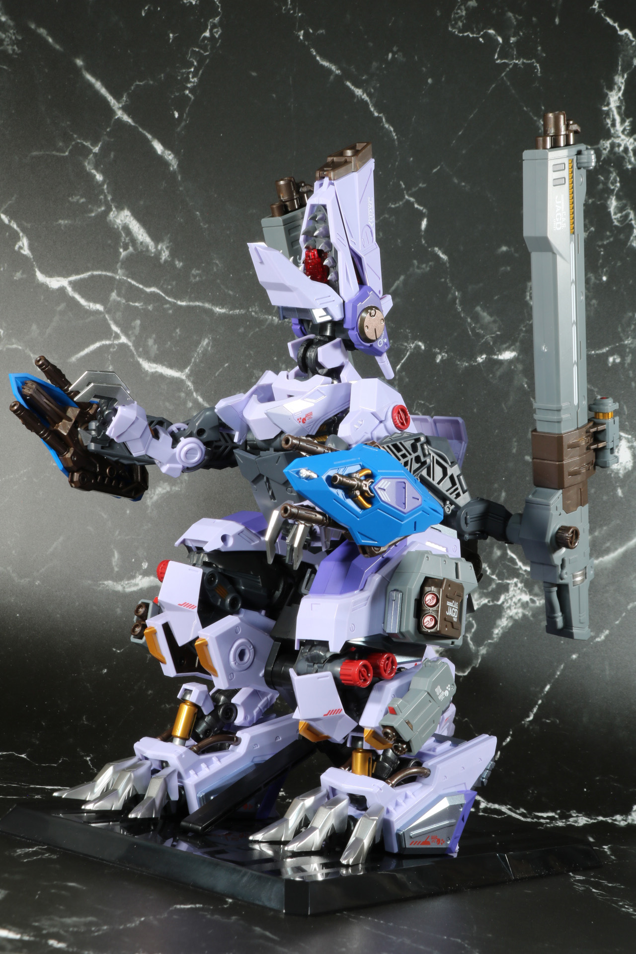 上空に向けてハイブリッドヴァリアブルキャノンの照準を合わせる