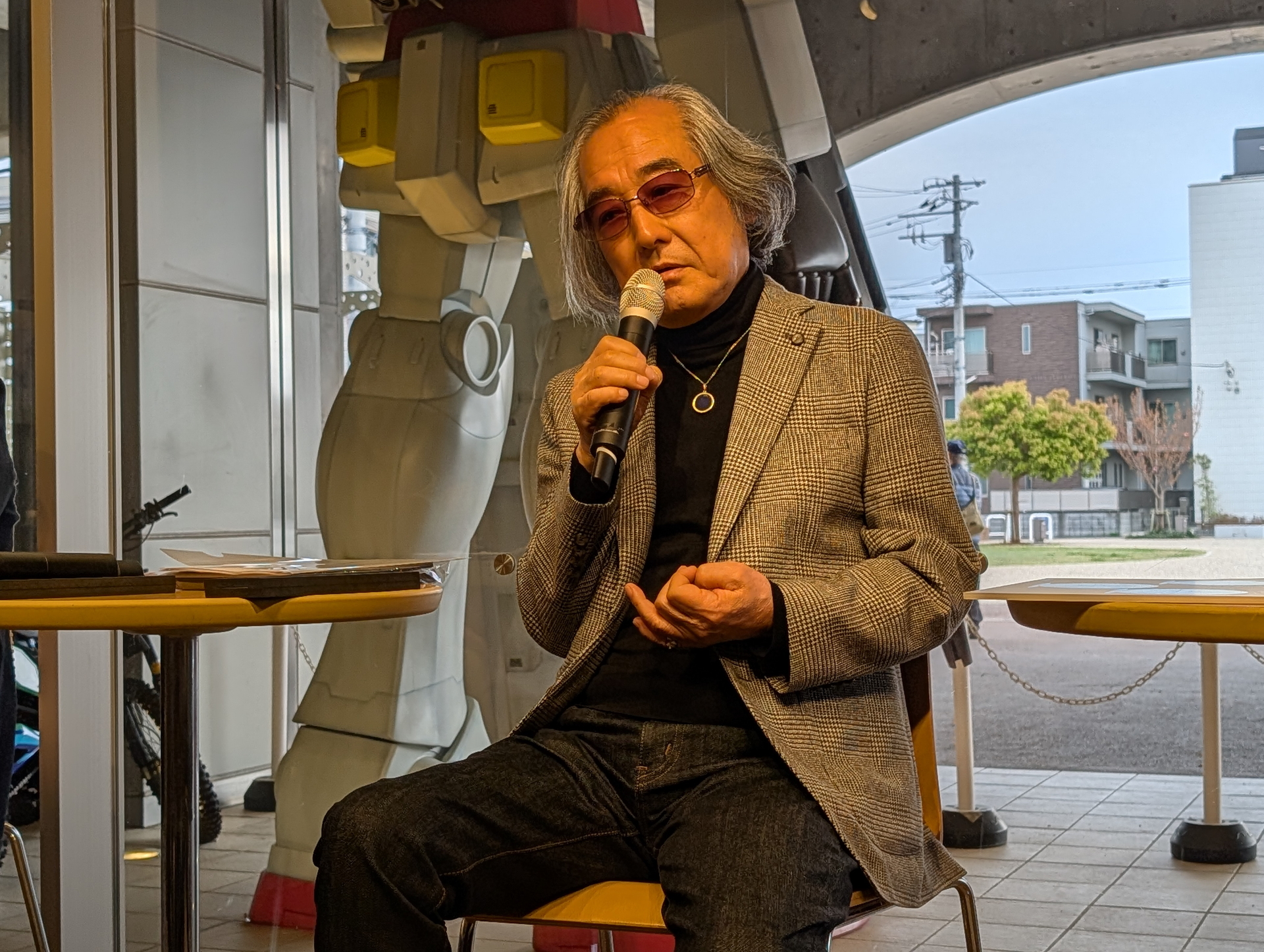 大河原氏は「このような形で仕事として依頼されることがうれしい」と語る。またトークの中では「宇宙に関するこうしたプロジェクトは、実はまだ話せない物の依頼もたくさん受けており、最初に形になったのがハロだ」と語っていたので、今後も何らかの大河原氏に関連した宇宙関連プロジェクトが発表されるかもしれない