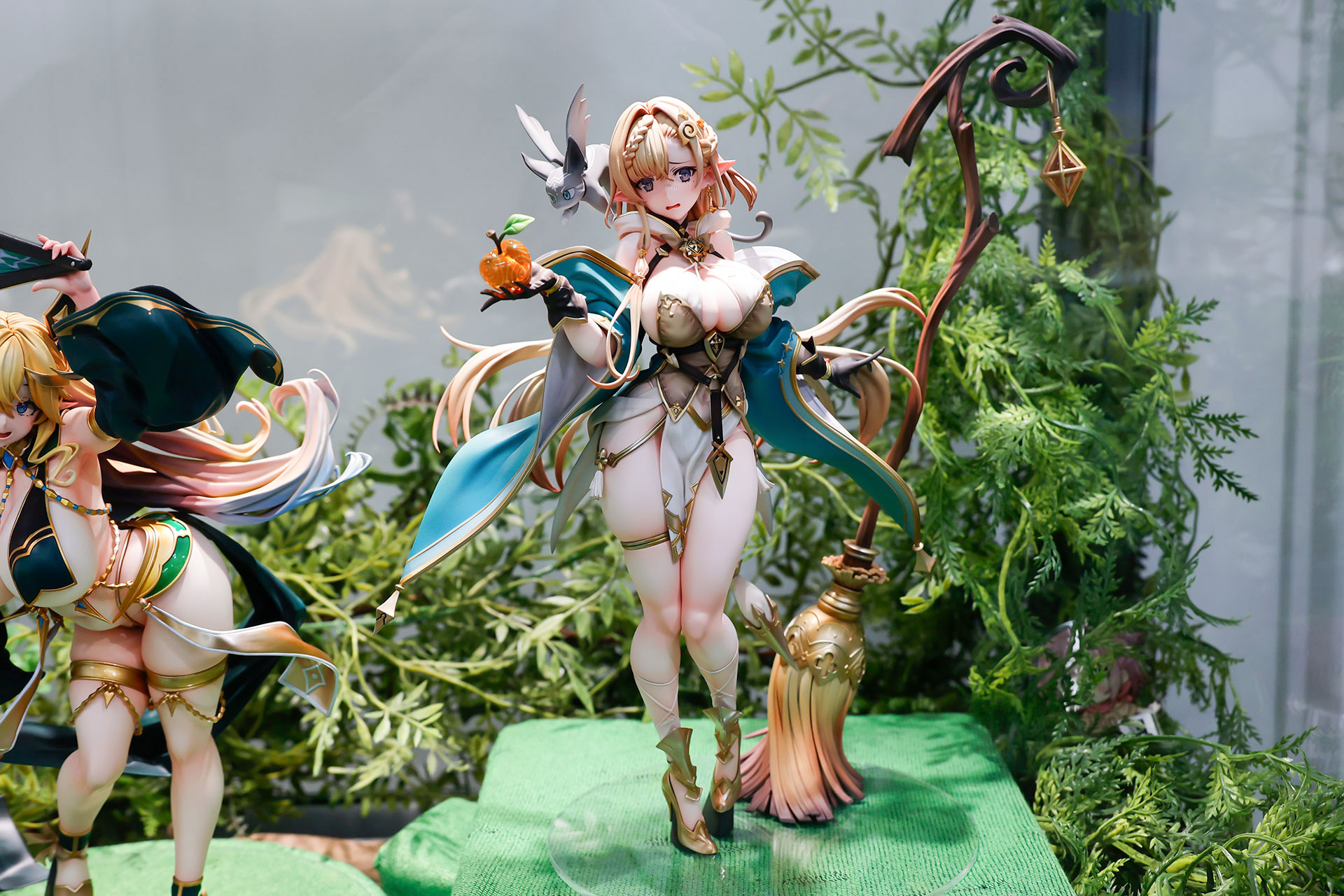 フィギュアの素材はPVCとABSで、全高は約295mmだ