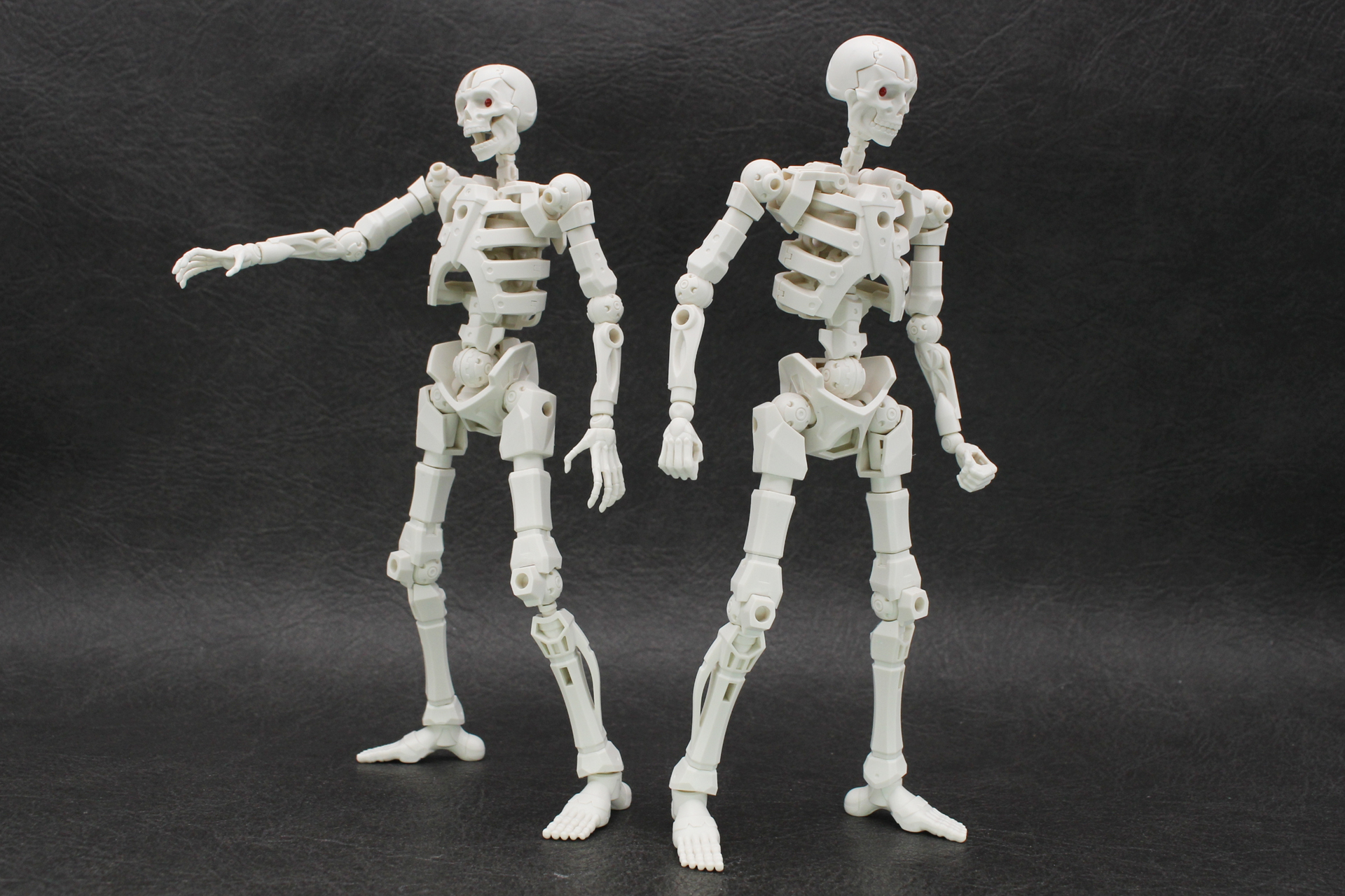 「30MF ドゥロースケルトン」。4月11日発売。価格は1,980円。本体は2体セットとなる