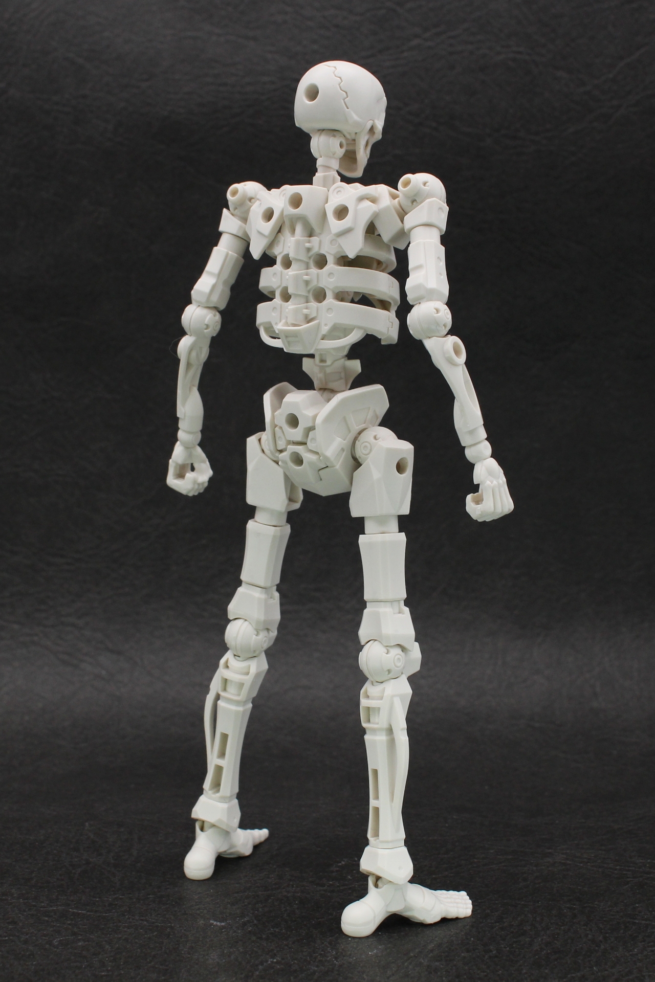 バックショット。各所には3mmのジョイント穴があり、30MFに限らない「30 MINUTES」シリーズのカスタマイズアイテムを装着可能だ