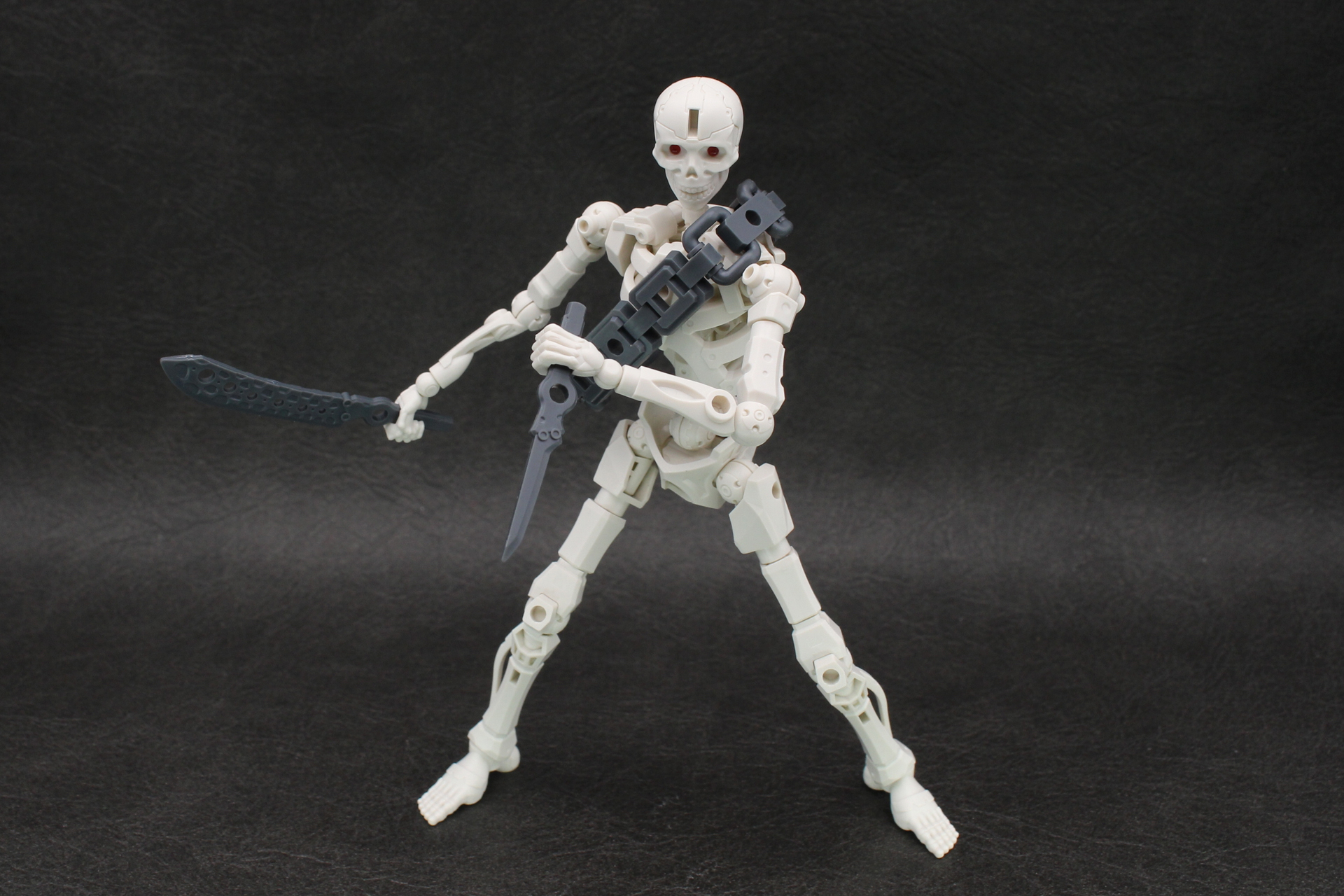 握り手首を使えば手に装備できる