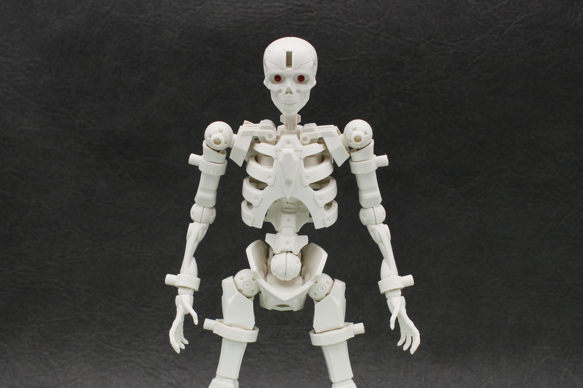 追加パーツとしてジョイント付きリング6個とダミーのエレメントコアが付属。リングは上腕と手首、太ももに取り付けることで、30MFのクラスアップアーマーが装着可能となる