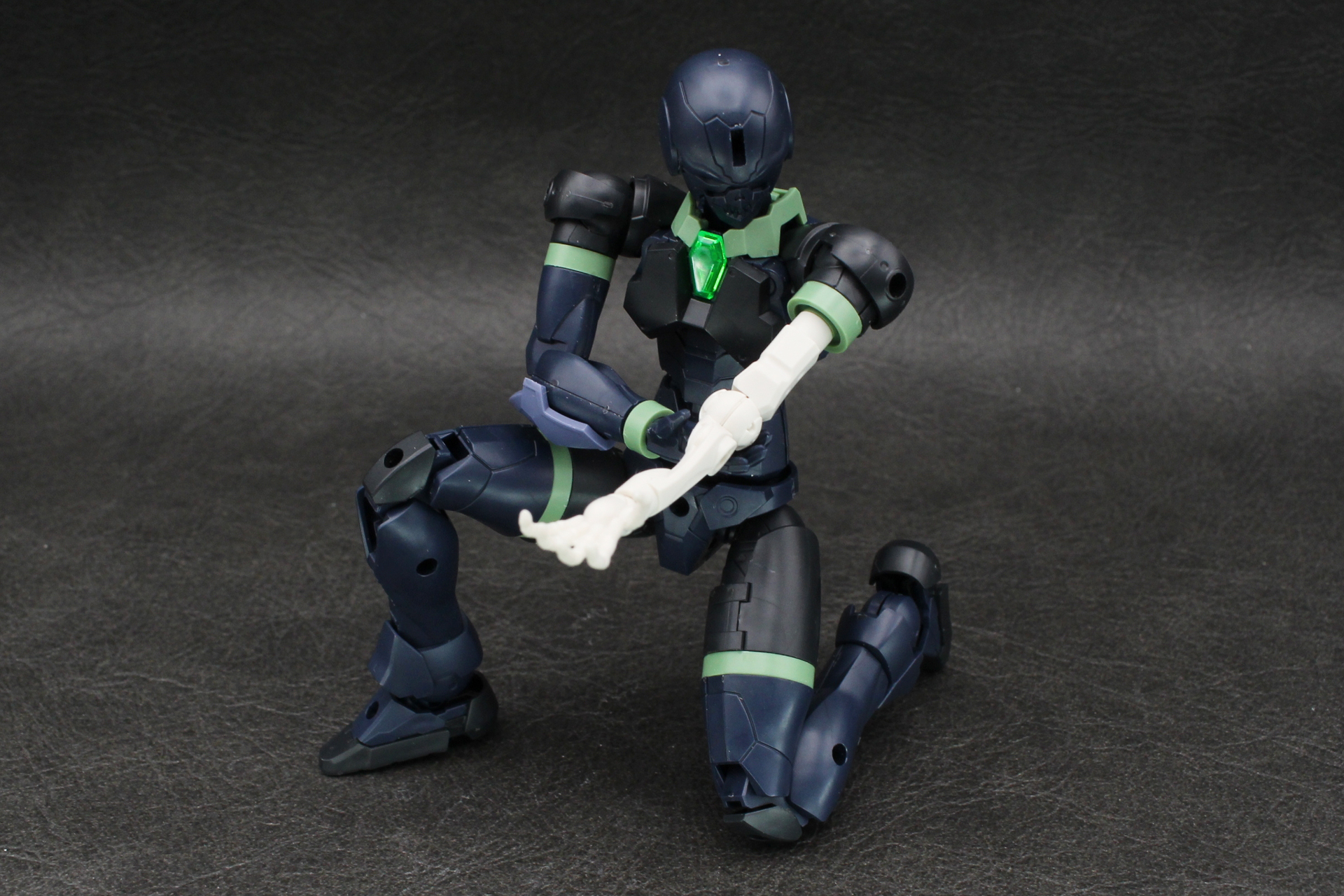 ジョイントの一部が共通なので、30MFシリーズにも部分的にパーツを装着可能だ