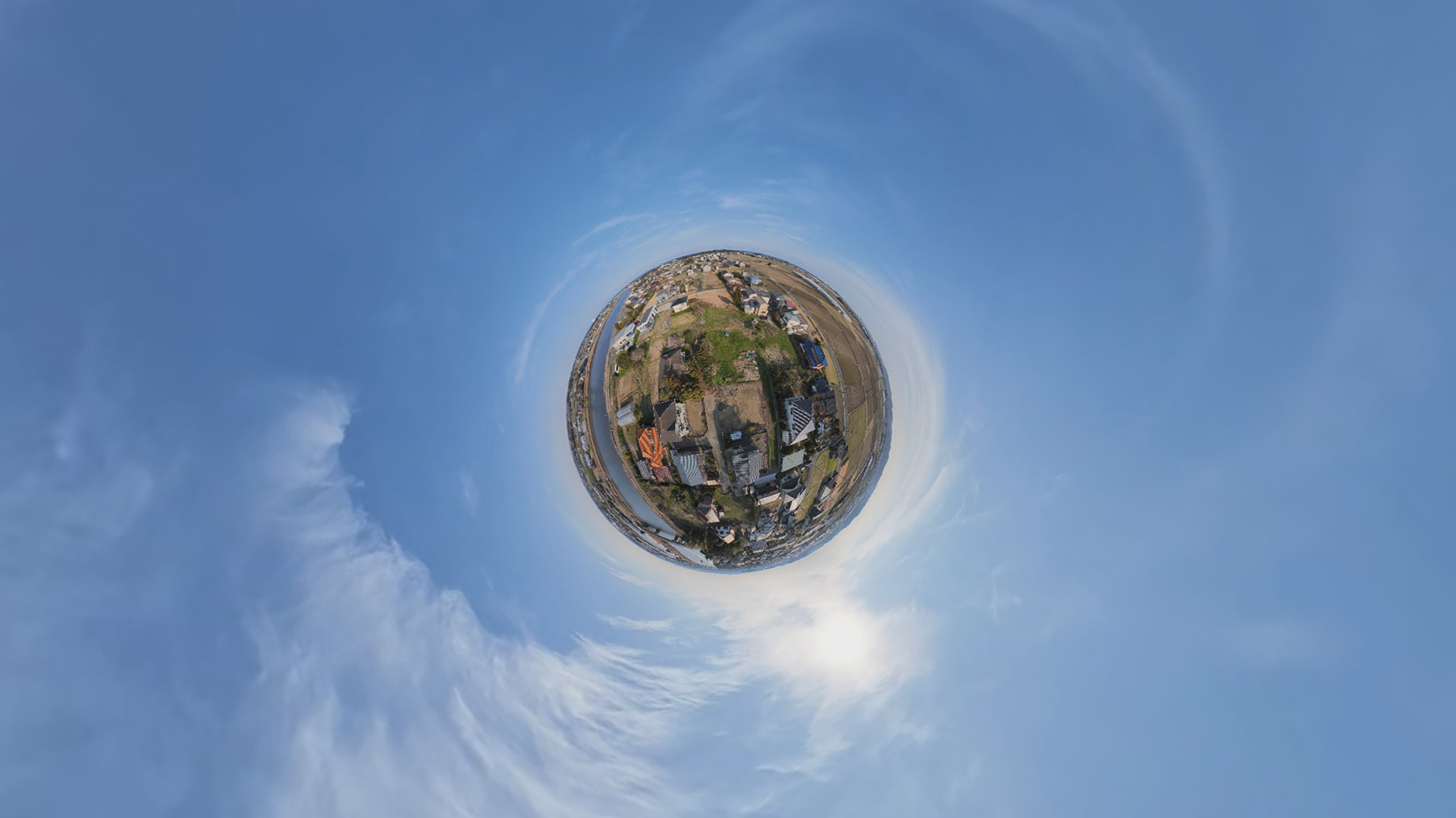 カメラユニットに搭載された2つのレンズで世界を球形に記録できる