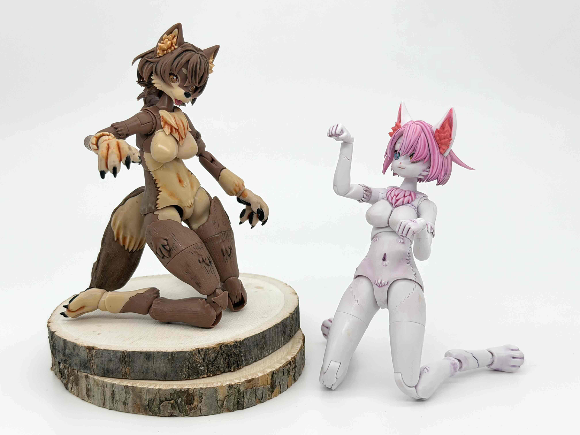 2体を並べてポーズを取らせると独特の味が生まれます