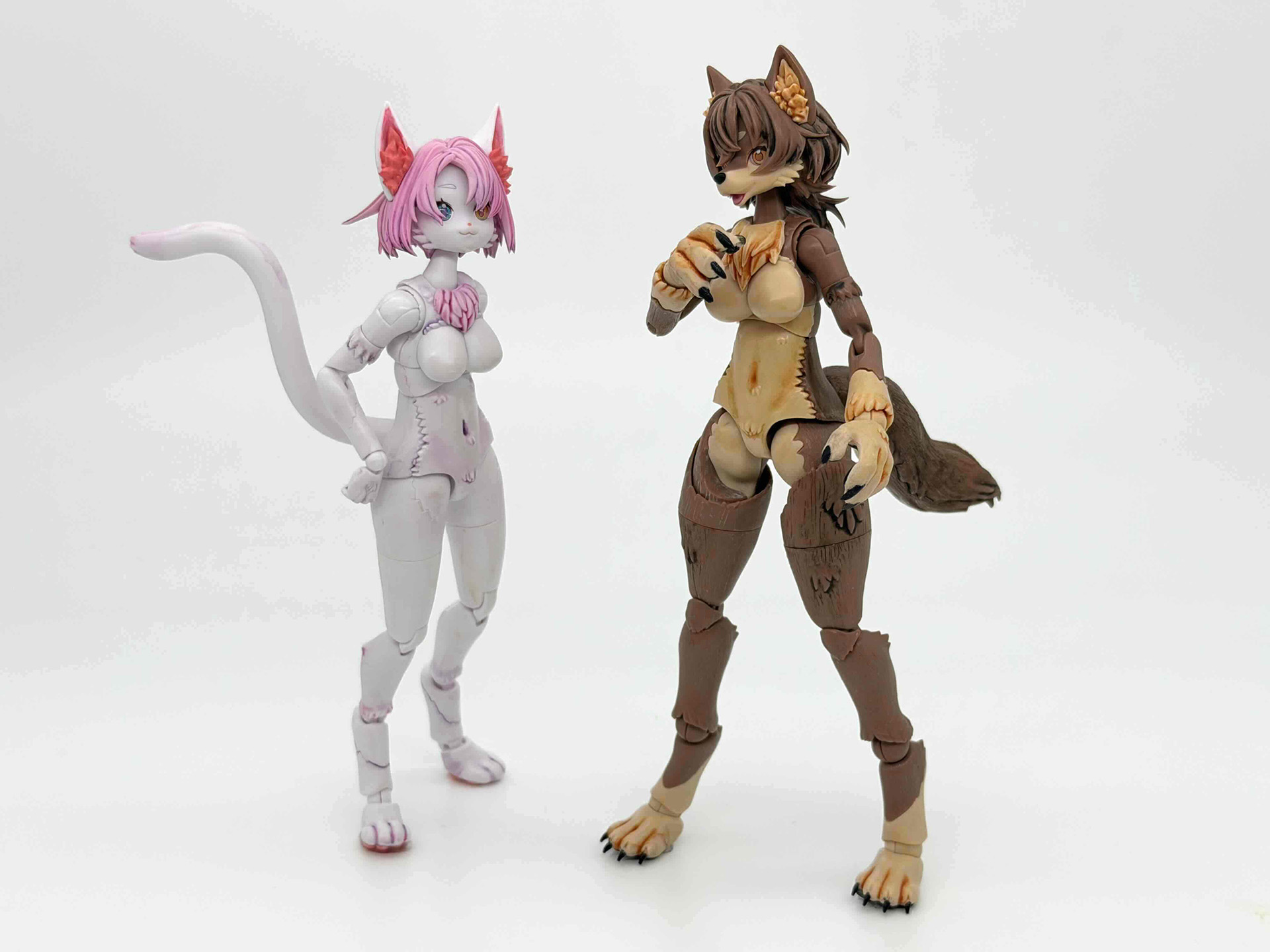 2体を並べてポーズを取らせると独特の味が生まれます