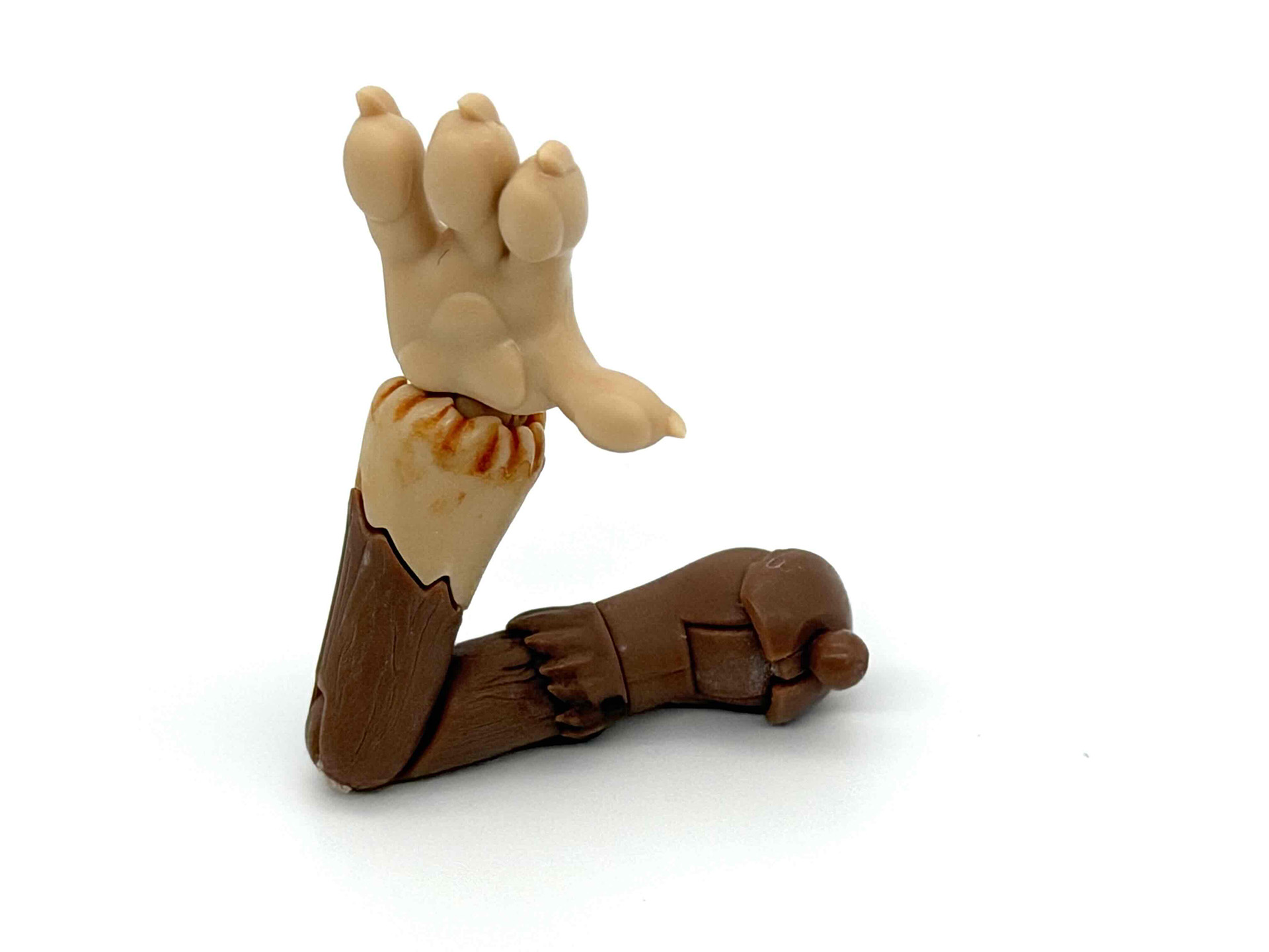 様々な表情の手が付いているのでジャンケンも可能です