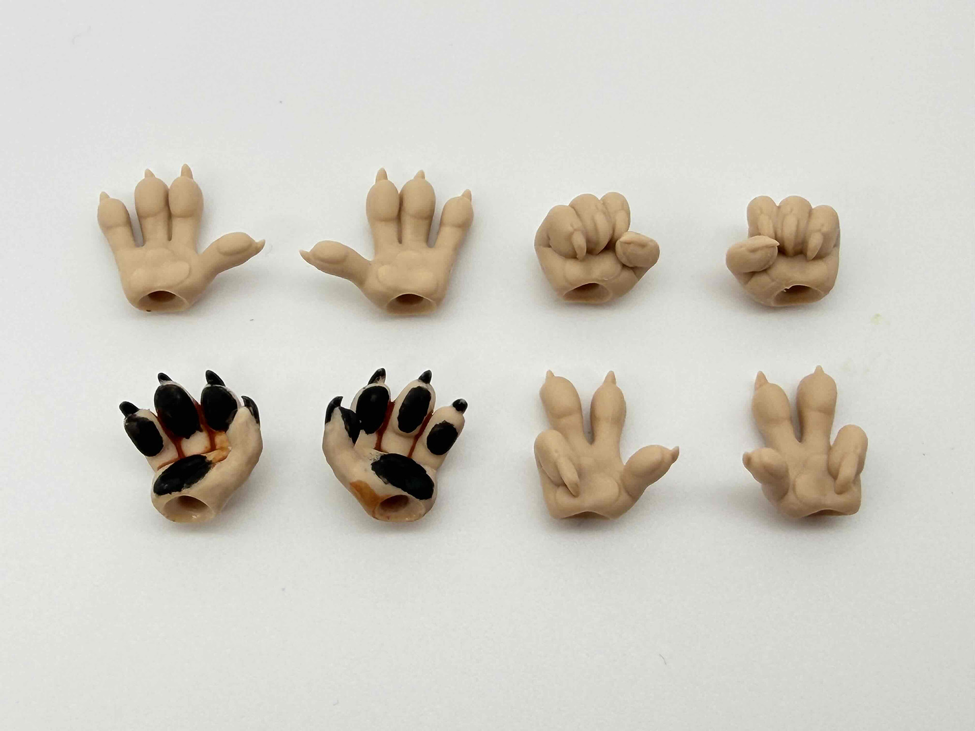 様々な表情の手が付いているのでジャンケンも可能です