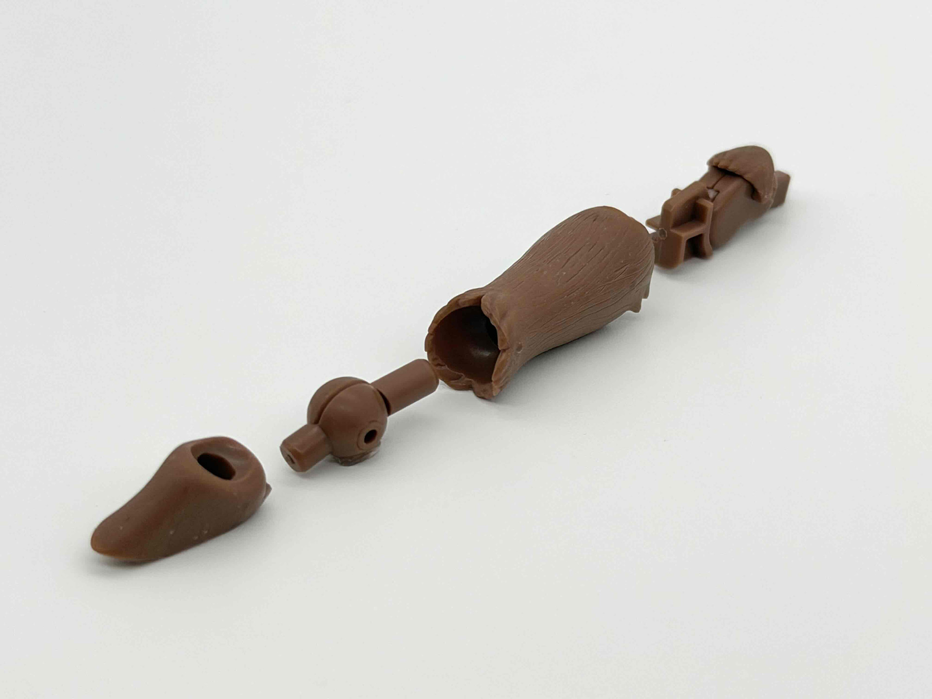 すね部分に関節が入っています