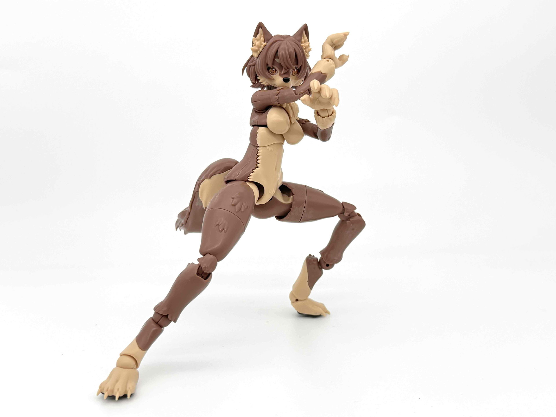 可動域が広いので派手なアクションポーズもバシッとキマります