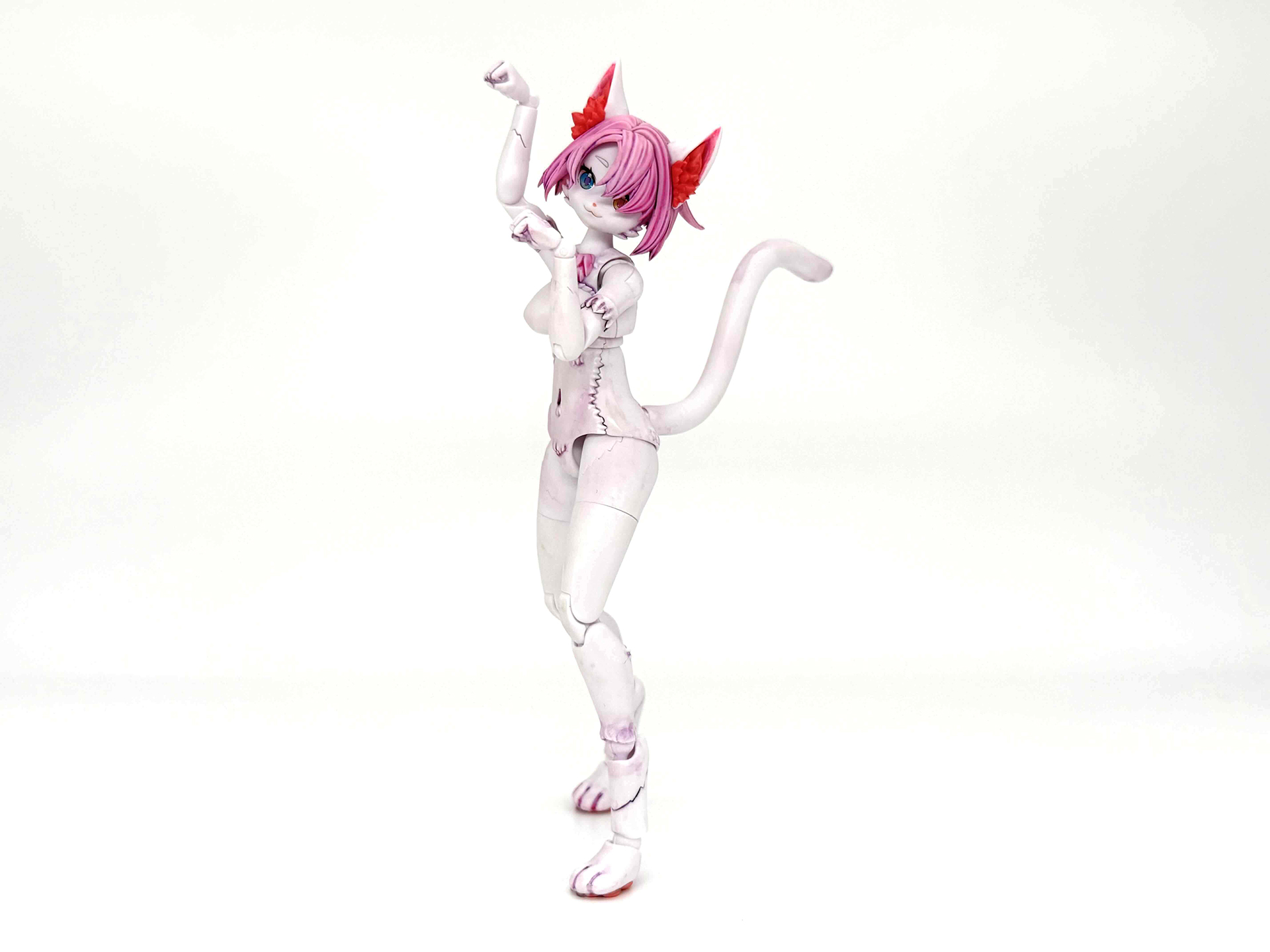 「カオマニー」はあえて全体を白基調にはせずにポイントを押さえた差し色を入れることでオリジナリティを加えてみました