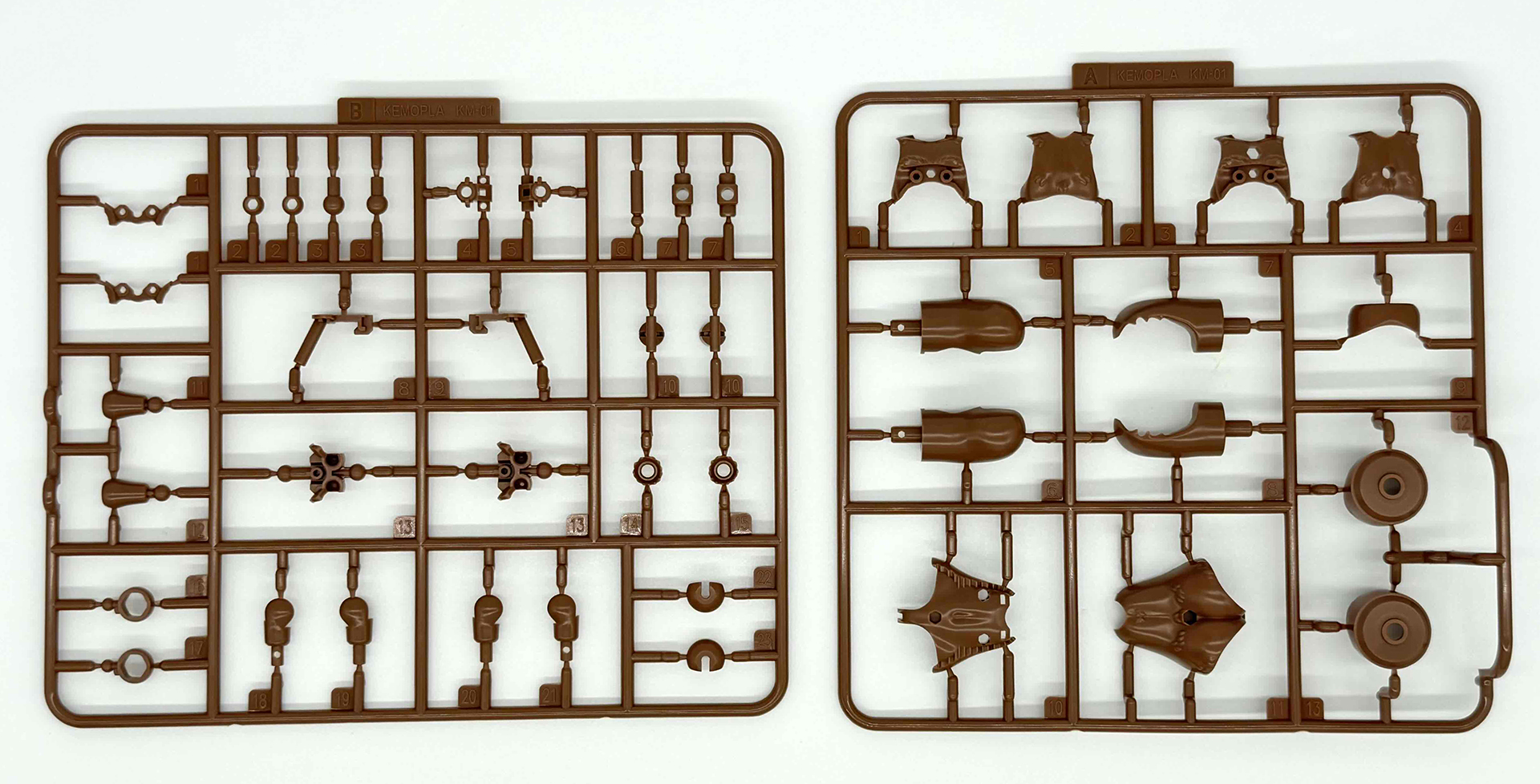 パーツの形からもヒトとは異なるケモノ感があります