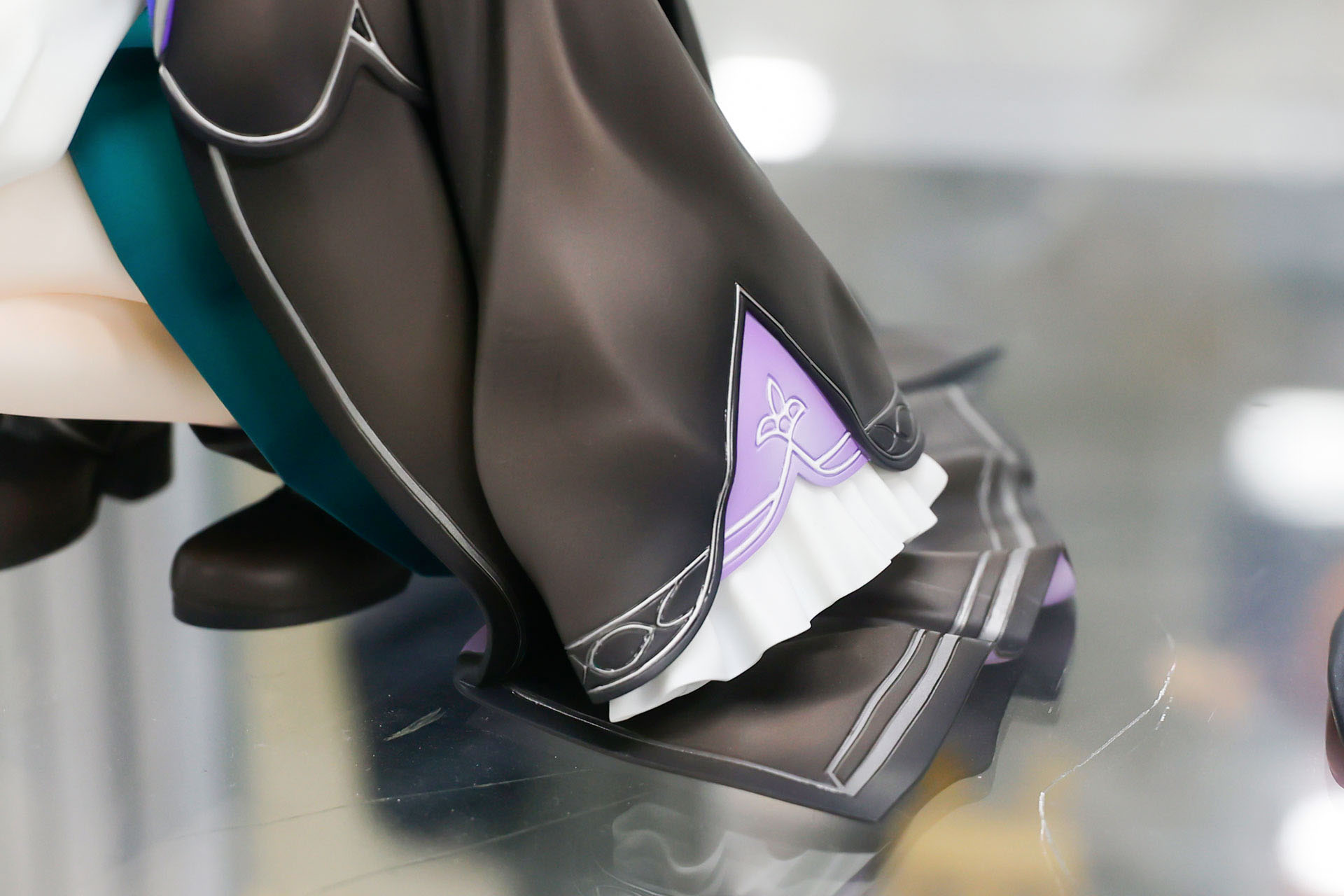 マントの一部は地面についている