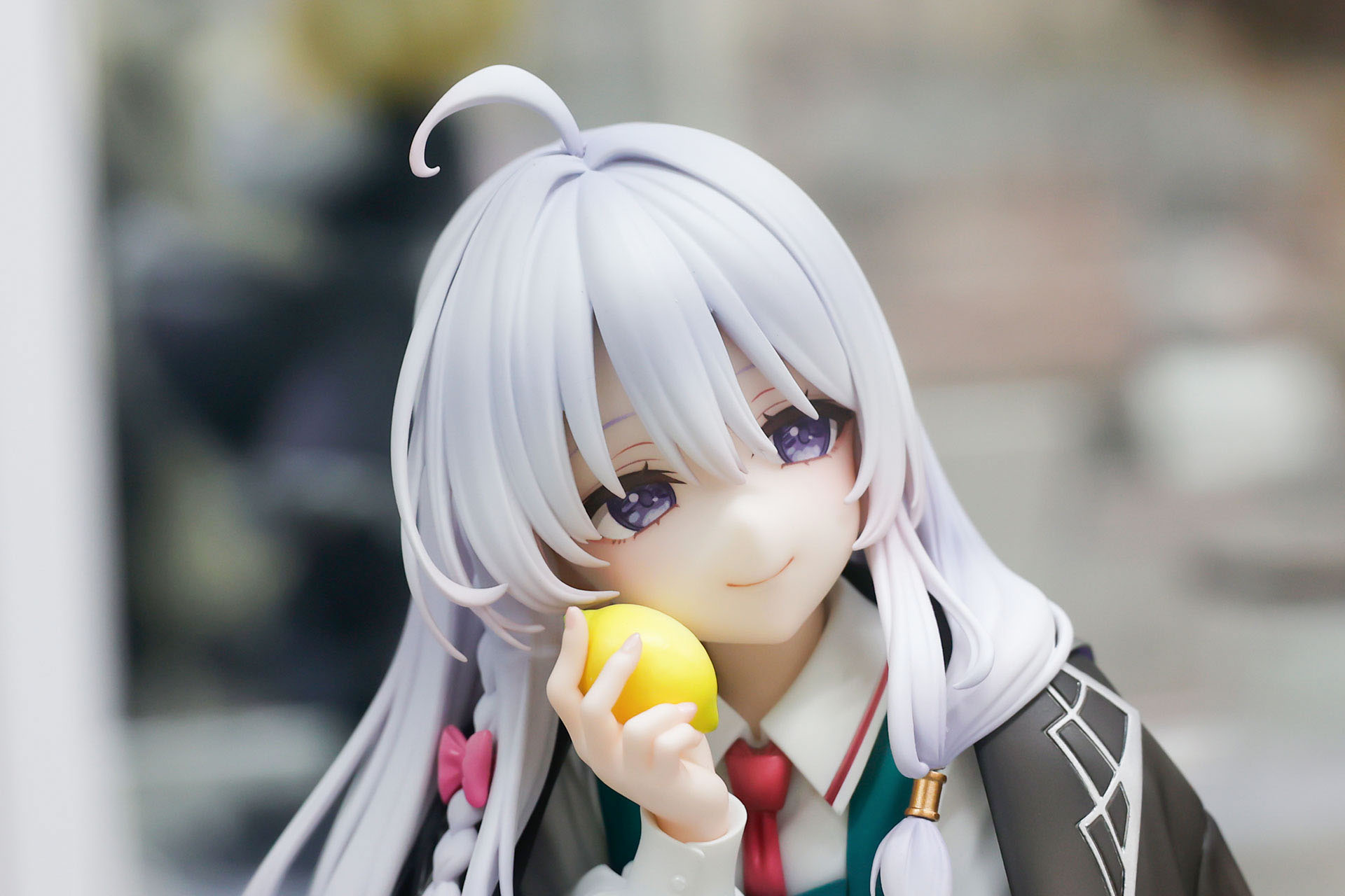 頭頂部のアホ毛も目立つ