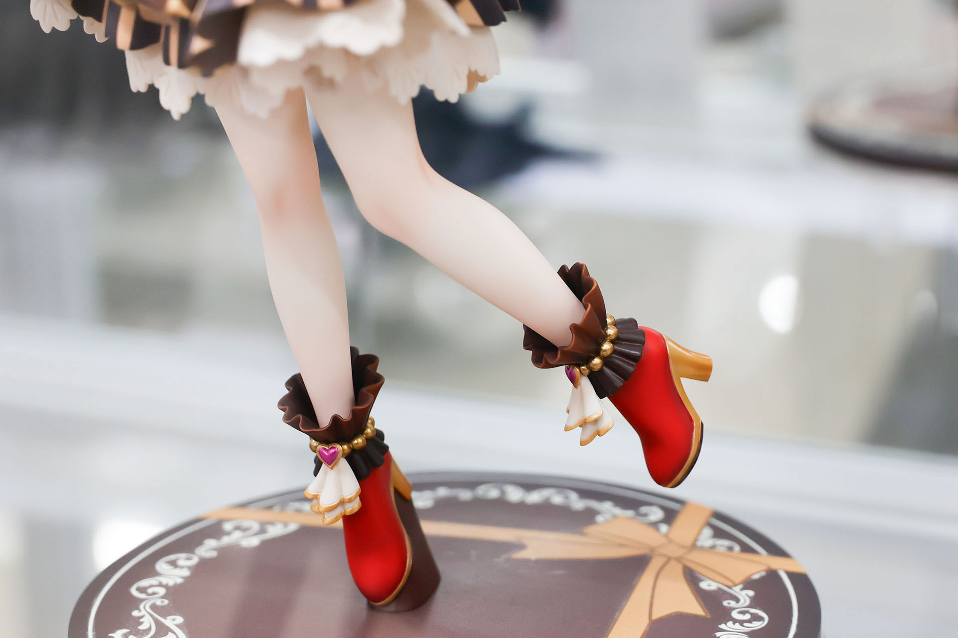 片足で立っているようなポーズだ