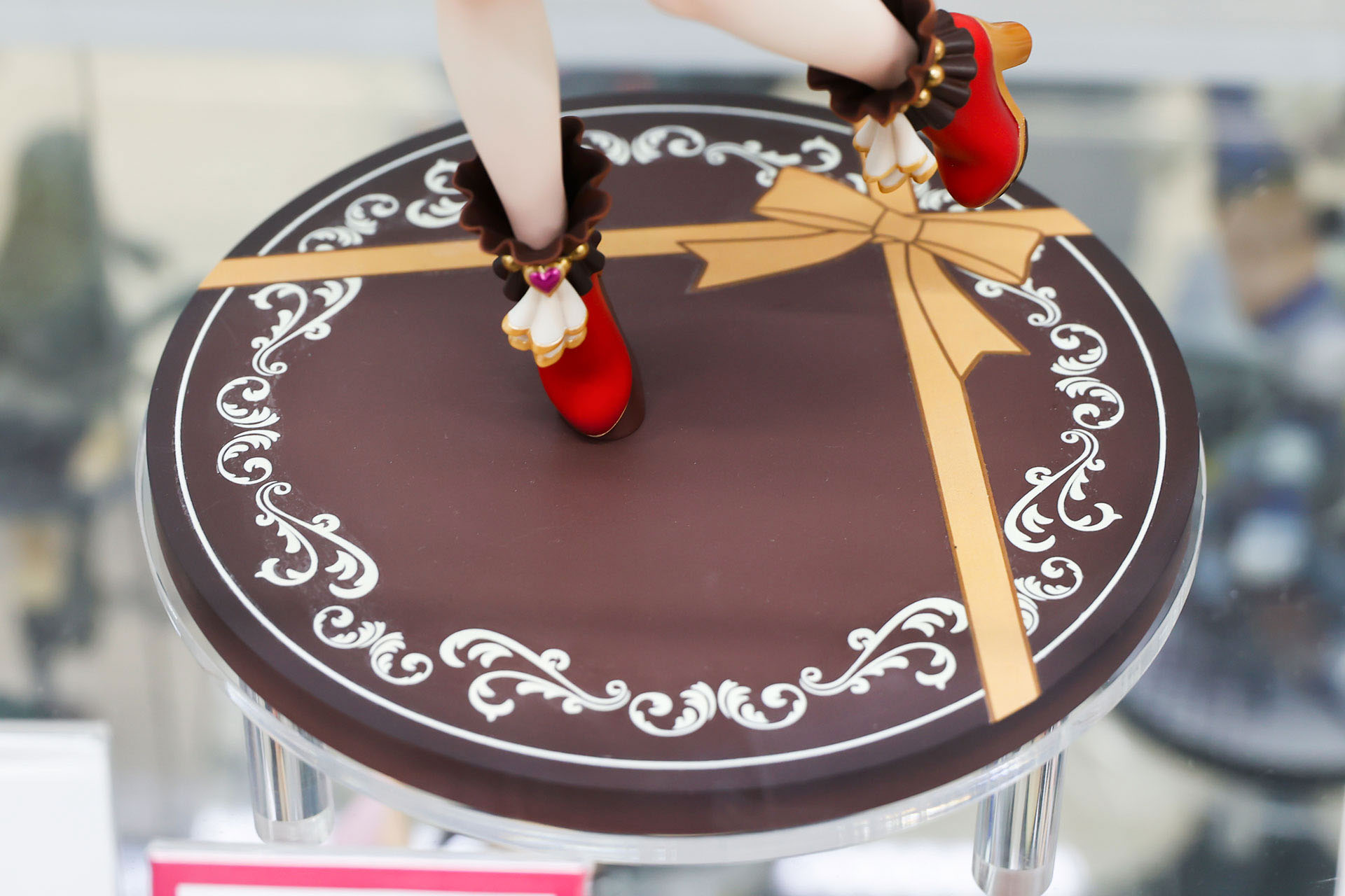 台座のデザインもチョコ風だ